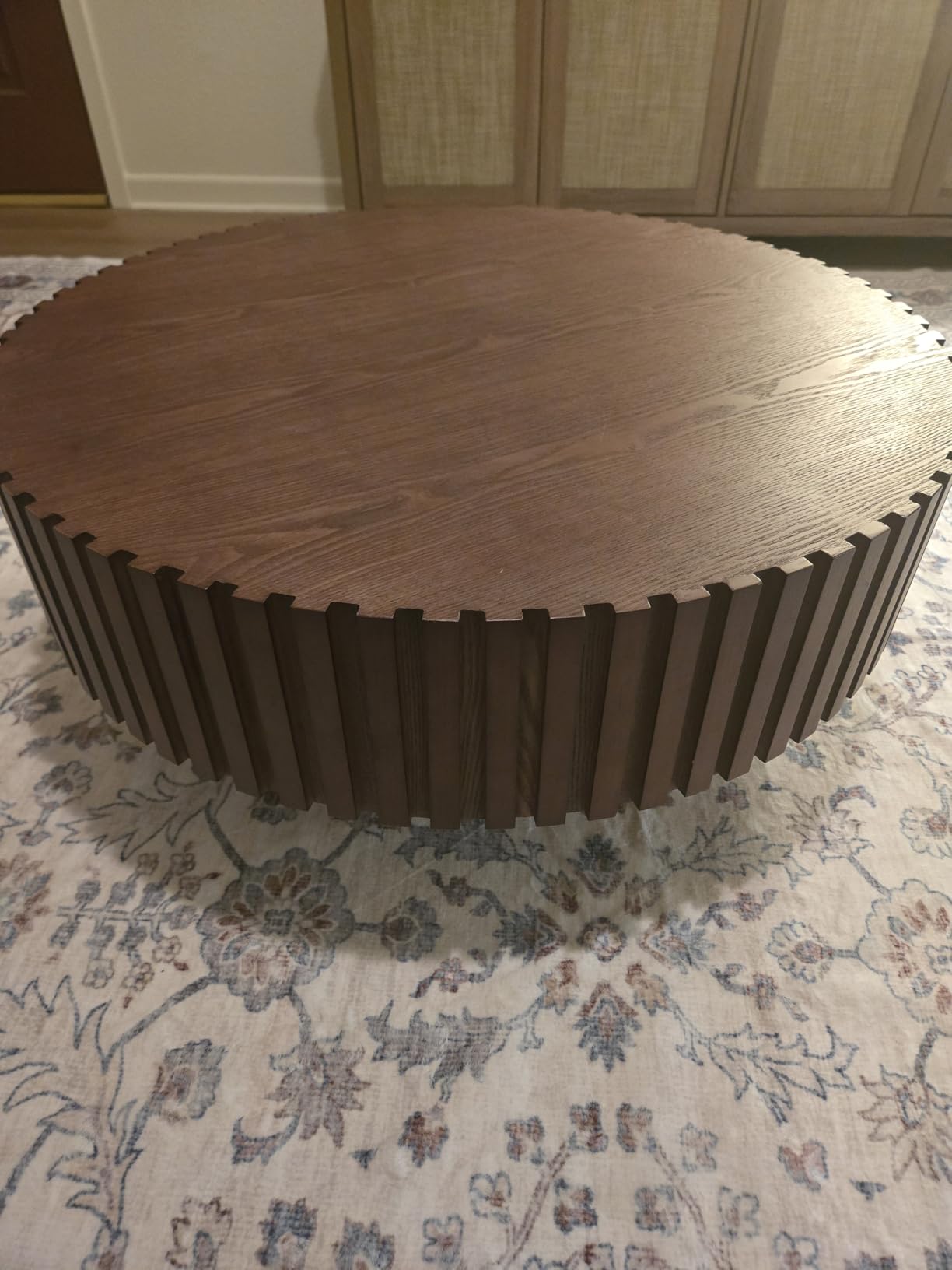 Round Coffee Table with Storage, Modern Wooden Coffee Table | with Solid Wood Veneered Circle Center Table Accent Tea Table for Living Room Small Space (31.5''L x 31.5''W x 14''H Walnut) customer photo 1