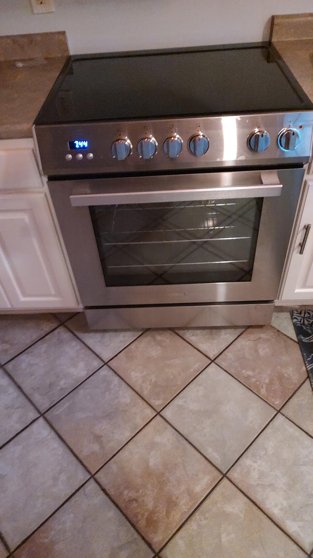 Cosmo COS-ERD304K 30 in. Stellar Collection 4.9 cu. ft. 4 Burner Electric Range, Convection, Stainless Steel customer photo 1