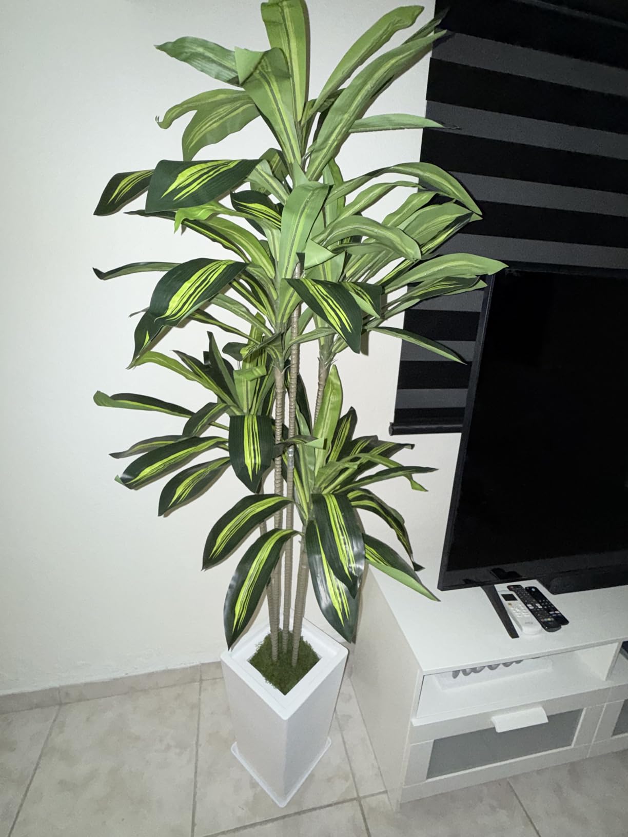 Flydeer 6FT Artificial Dracaena Tree with Tall White Planter, Floor Plant | Large Realistic Fake Tree in Pot with Lifelike Leaves Indoor for Home Decor Office Living Room customer photo 2