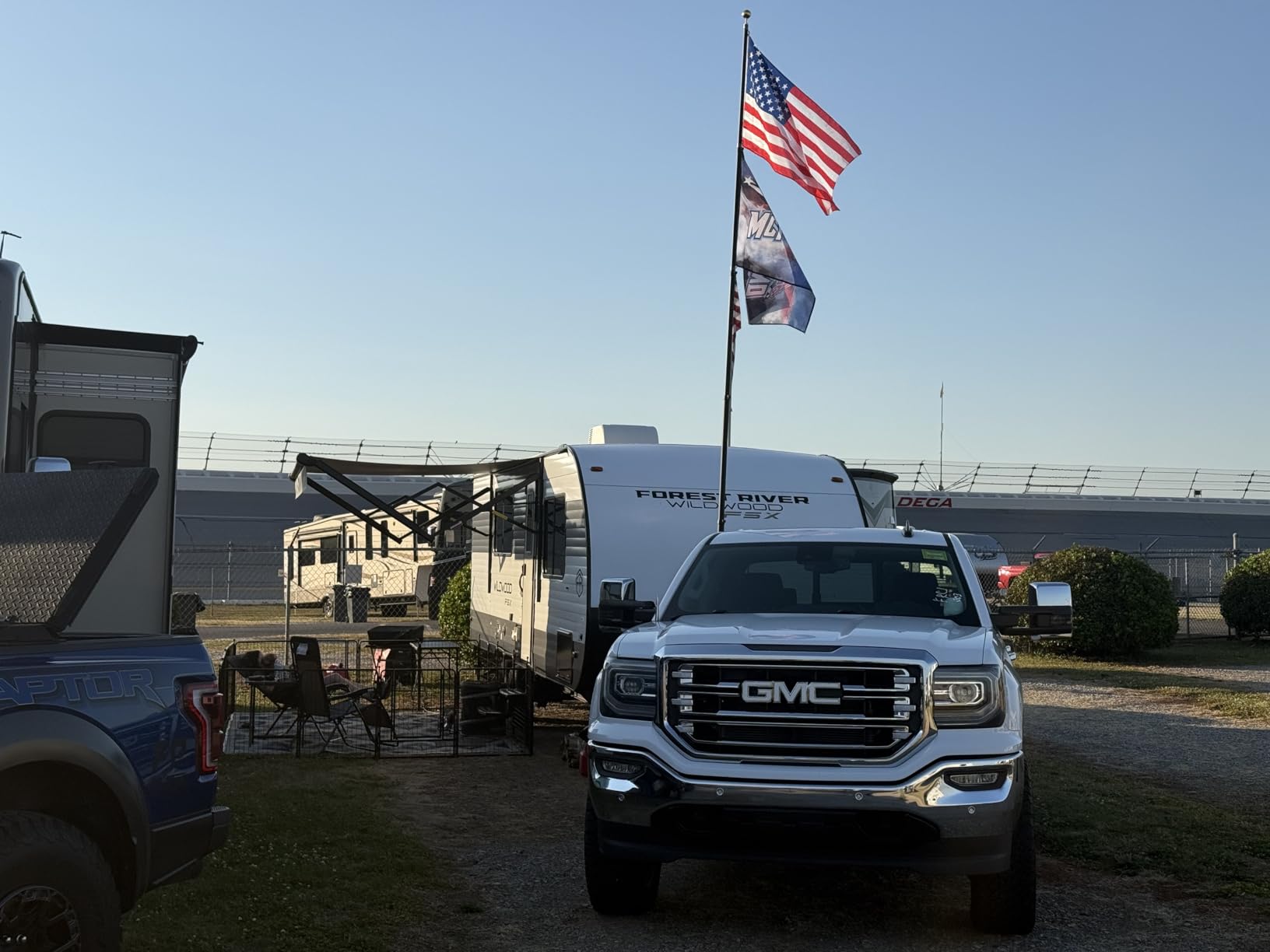 20FT Tailgate Flag Pole with Tire Mount, Fits RV Pickup SUV Sedan, Portable RV Flag Pole with 20
