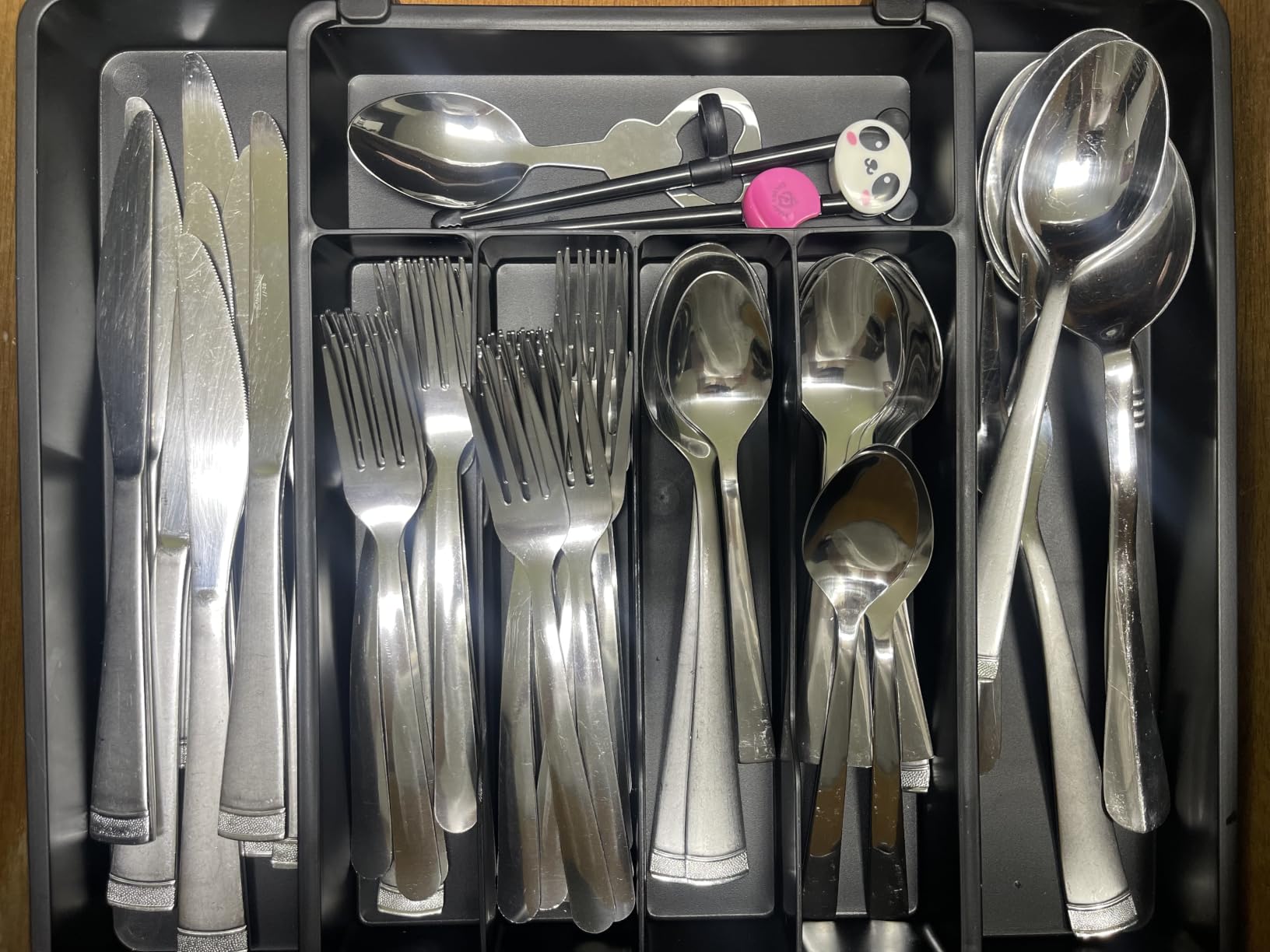 Lifewit Expandable Silverware Organizer, Plastic Utensil Tray for Kitchen Drawer, BPA Free Flatware Cutlery Holder, Space-Saving Storage for Spoons Forks Knives, 8-13.8 x 11.2 x 1.4 inch, Black customer photo 1