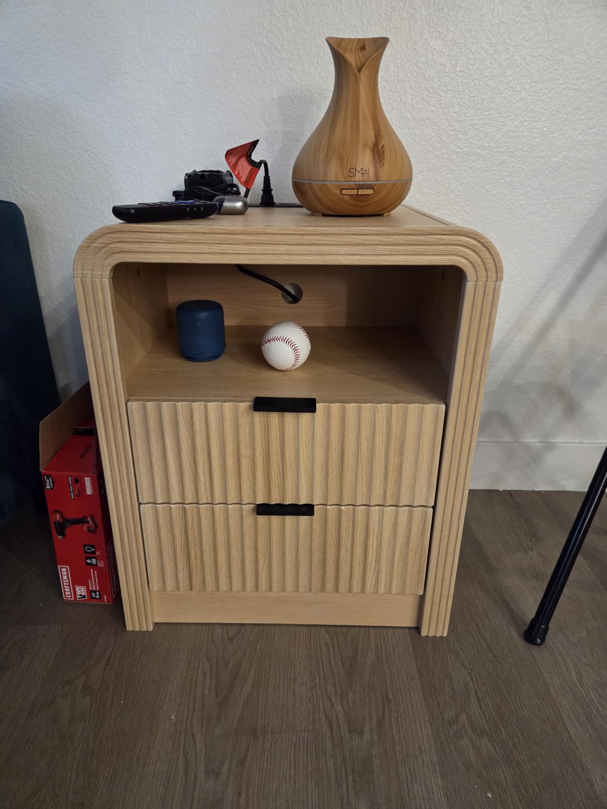 Decofy Fluted Nightstand with Charging Station, 2 Drawers, Oak - 19.7'' Wide Modern End Table with USB/Type-C Ports, Curved Profile Design, Open Shelf, Wood Bedside Table for Bedroom customer photo 1