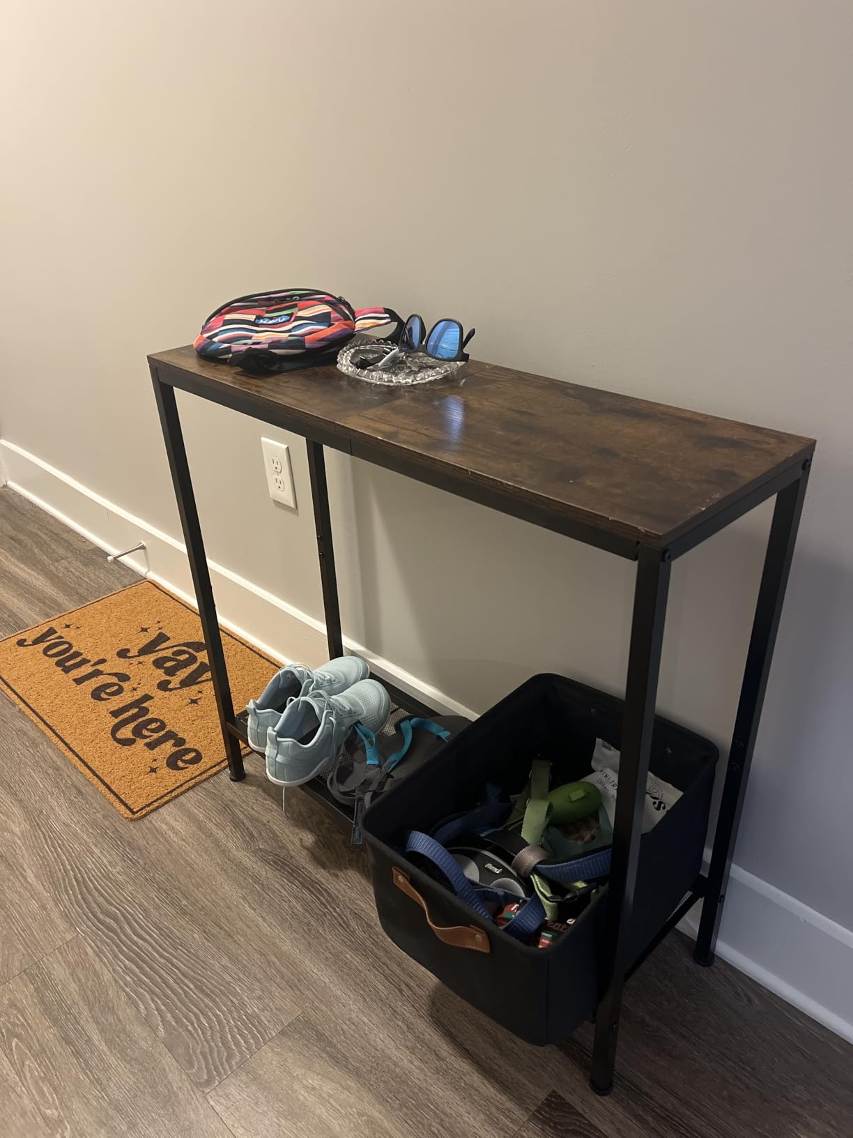 Simple Trending Console Table, 32