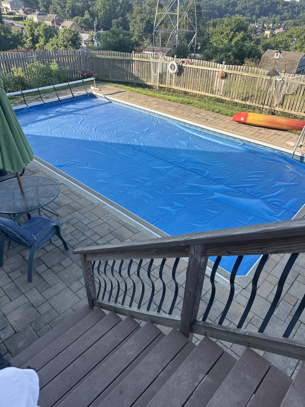 VEVOR Solar Pool Cover 32 x 16 ft 16 Mil Pool Bubble Cover Blue & Black | Solar Blanket with Dual Heat-Locking Air Layer for Pools, Daytime Heat Absorption, Nighttime Heat Retention, Cuttable Design customer photo 1