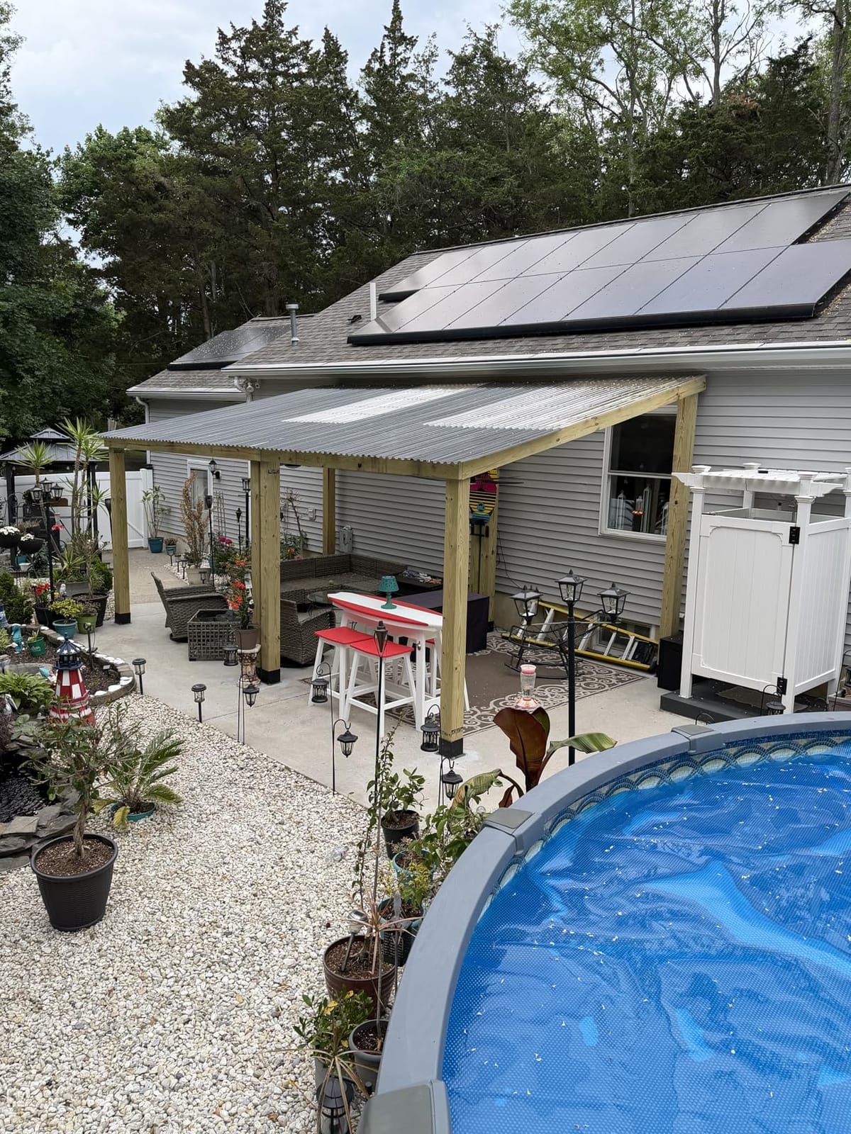 VEVOR Solar Pool Cover 32 x 16 ft 16 Mil Pool Bubble Cover Blue & Black | Solar Blanket with Dual Heat-Locking Air Layer for Pools, Daytime Heat Absorption, Nighttime Heat Retention, Cuttable Design customer photo 2
