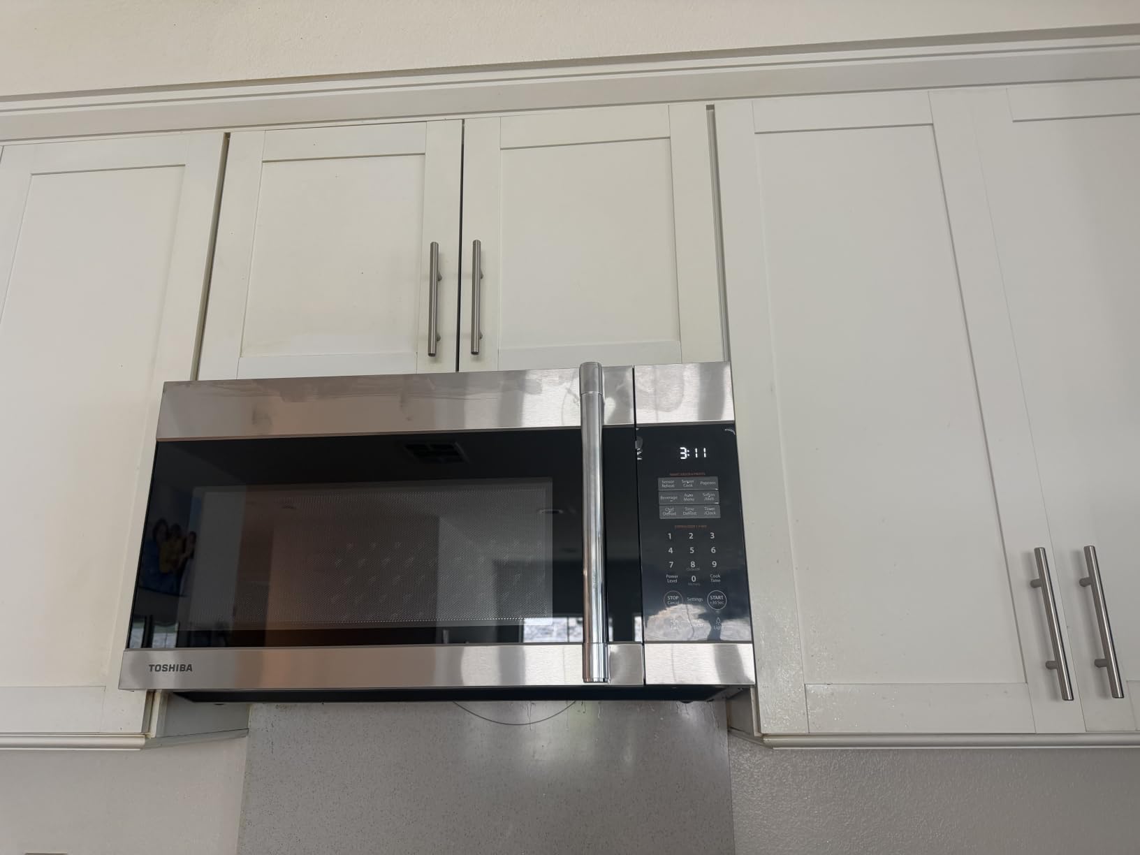 TOSHIBA Over-the-Range Microwave Oven, 1.9 Cu.Ft, 1000W, Stainless Steel | Easy Installation, Soft Close Door, ChefDefrost, Sensor Cooking, 400 CFM Ventilation customer photo 1