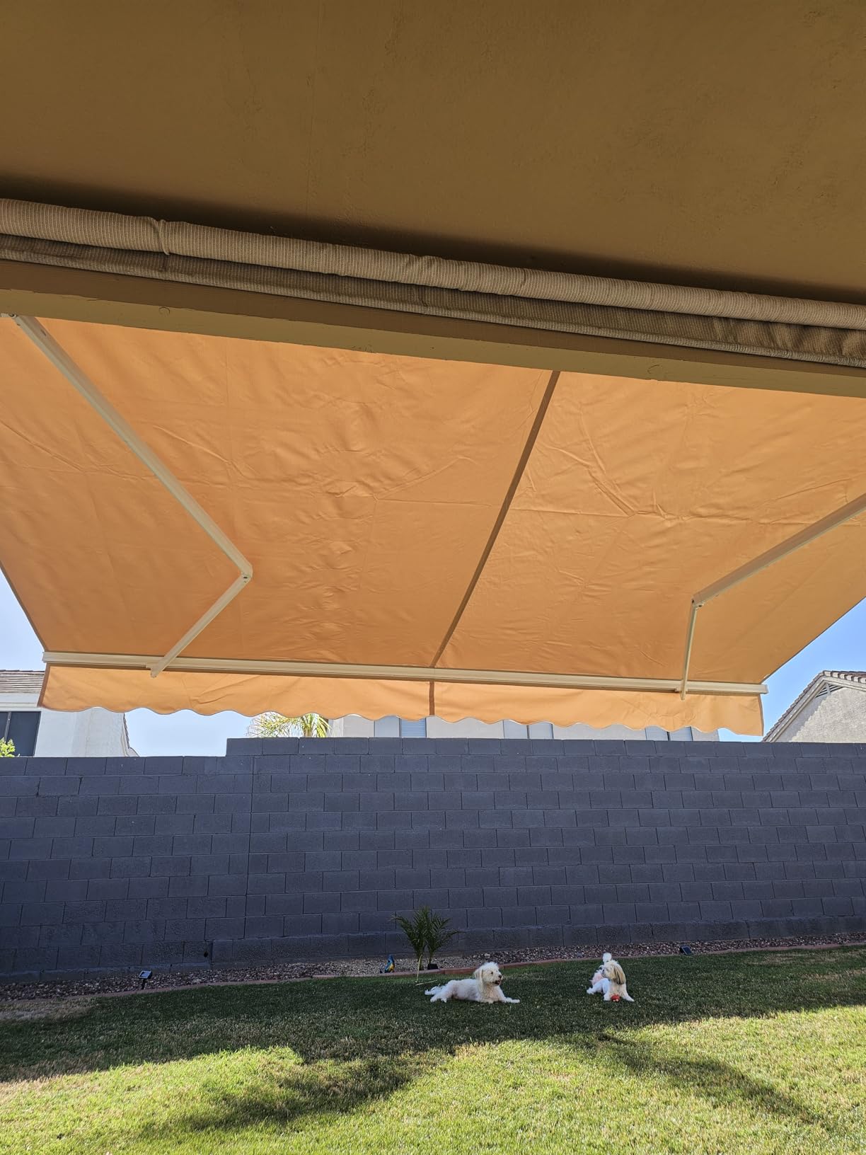 VEVOR Manual Retractable Awning, 13.1' x 9.8' Outdoor Patio Awning Retractable Sun Shade, Patio Door Window Water-Resistant Polyester Sunshade Shelter with Crank Handle for Deck, Balcony, Yard, Gray customer photo 1