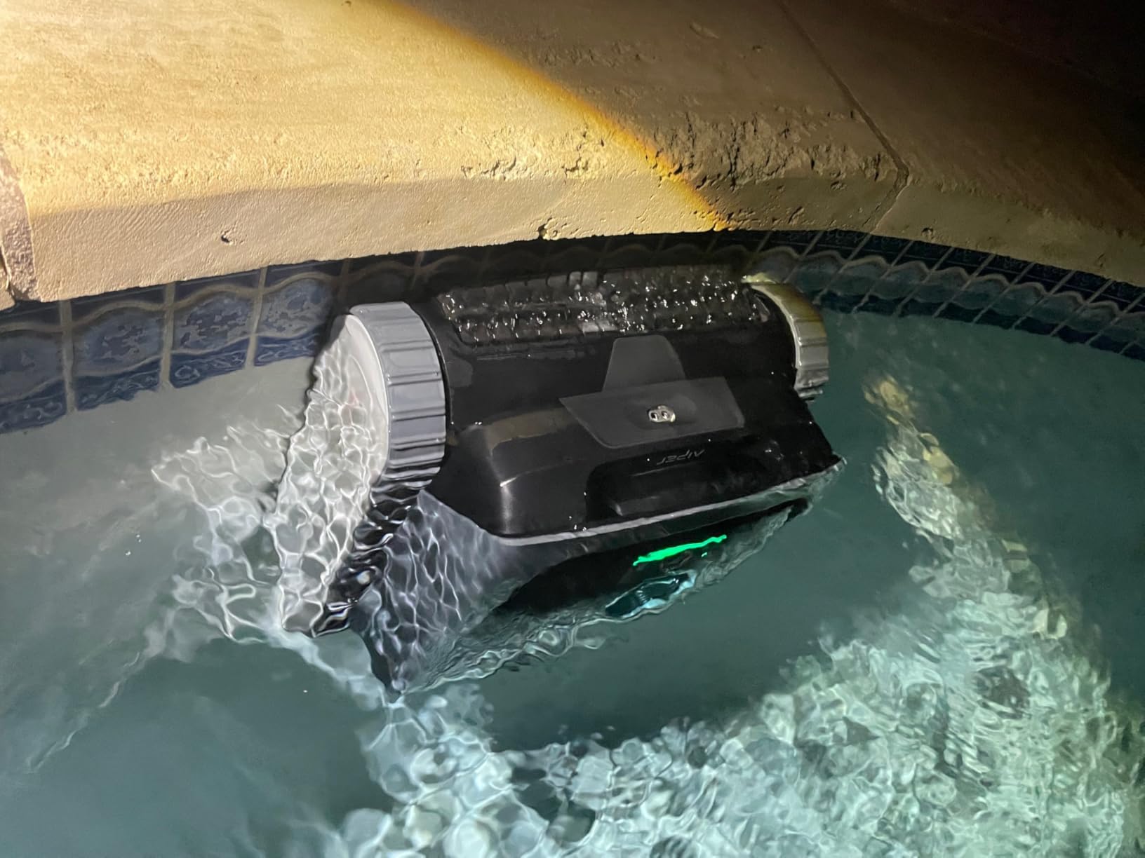 Aiper Scuba S3 Robotic Pool Cleaner for Inground Pools, 5 Modes, Dark Gray | Smart Navigation & Path Planning, Waterline Scrubbing, Auto-Parking & Alerts, Ultra-fine Filtration, App & Button Control customer photo 1