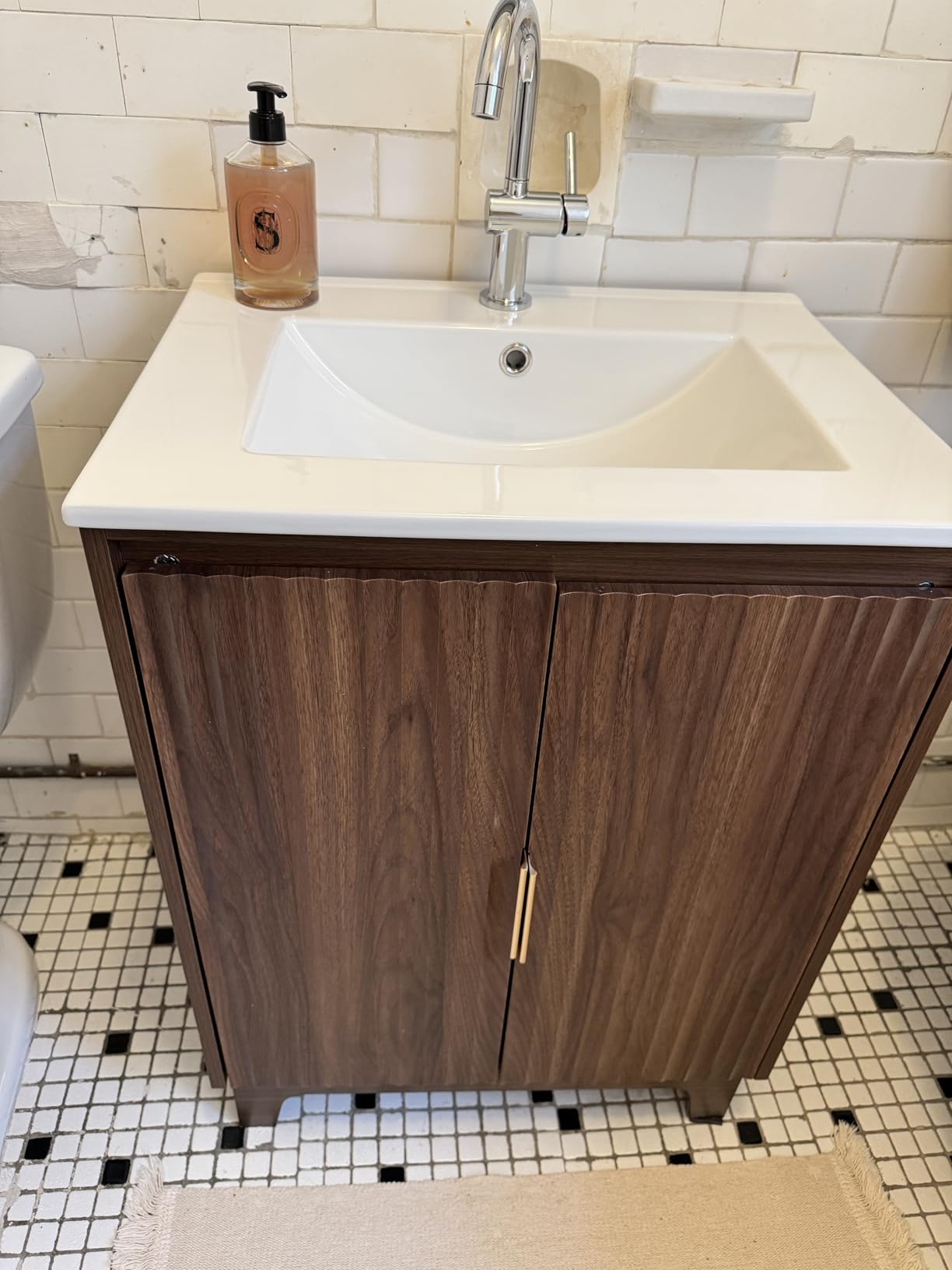 VINGLI 24 Inch Floating Bathroom Vanity with Vessel Sink, Wall-Mounted Dark Walnut Cabinet with Adjustable Open Shelf, Fluted Soft-Close Door and Plumbing Cutout customer photo 2