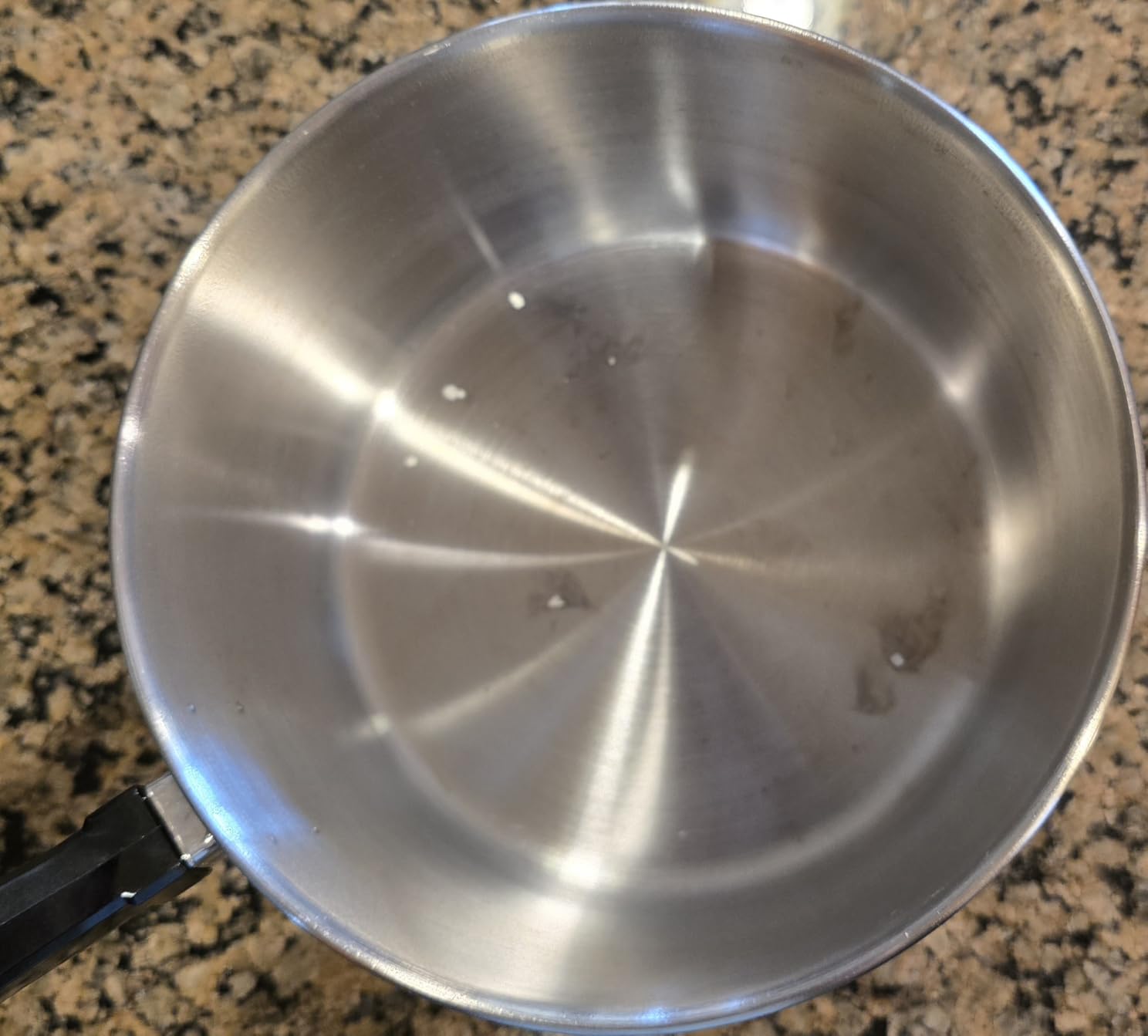 Farberware Classic Series Stainless Steel Sauce Pan with Lid, 1-Quart, Sauce Pans, Silver customer photo 2
