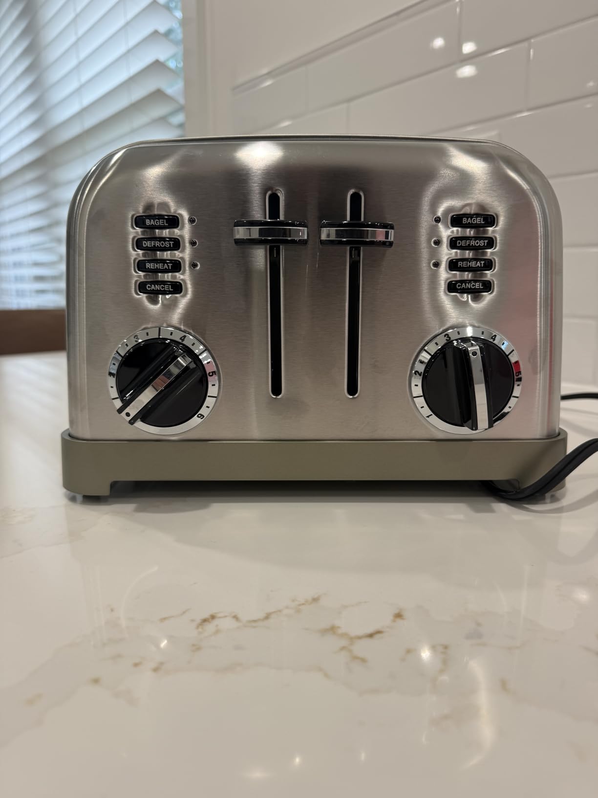 Cuisinart 4-Slice Toaster, Extra-Wide Slots, Stainless Steel, Bagel/Pastry/Bread Toaster customer photo 2