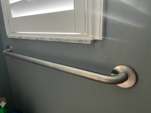 Moen Home Care Bathroom Safety 24 Inch Stainless Steel Handicap Grab Bar for Bathtub and Shower, Heavy Duty Handle, Elderly Assistance Product with Concealed Screws, 8724 customer photo 2