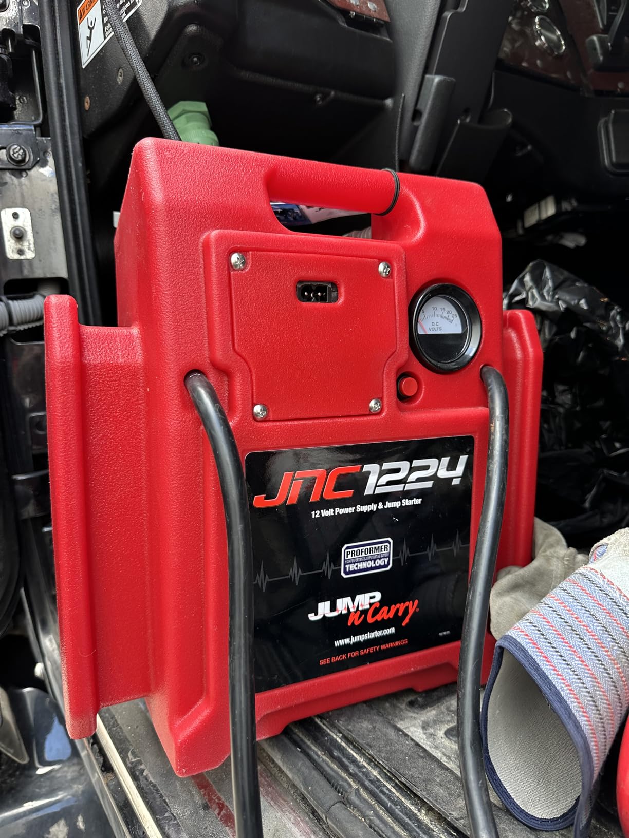 Clore Automotive Jump-N-Carry JNC1224 3400/1700 Peak Amp 12/24V Jump Starter customer photo 1