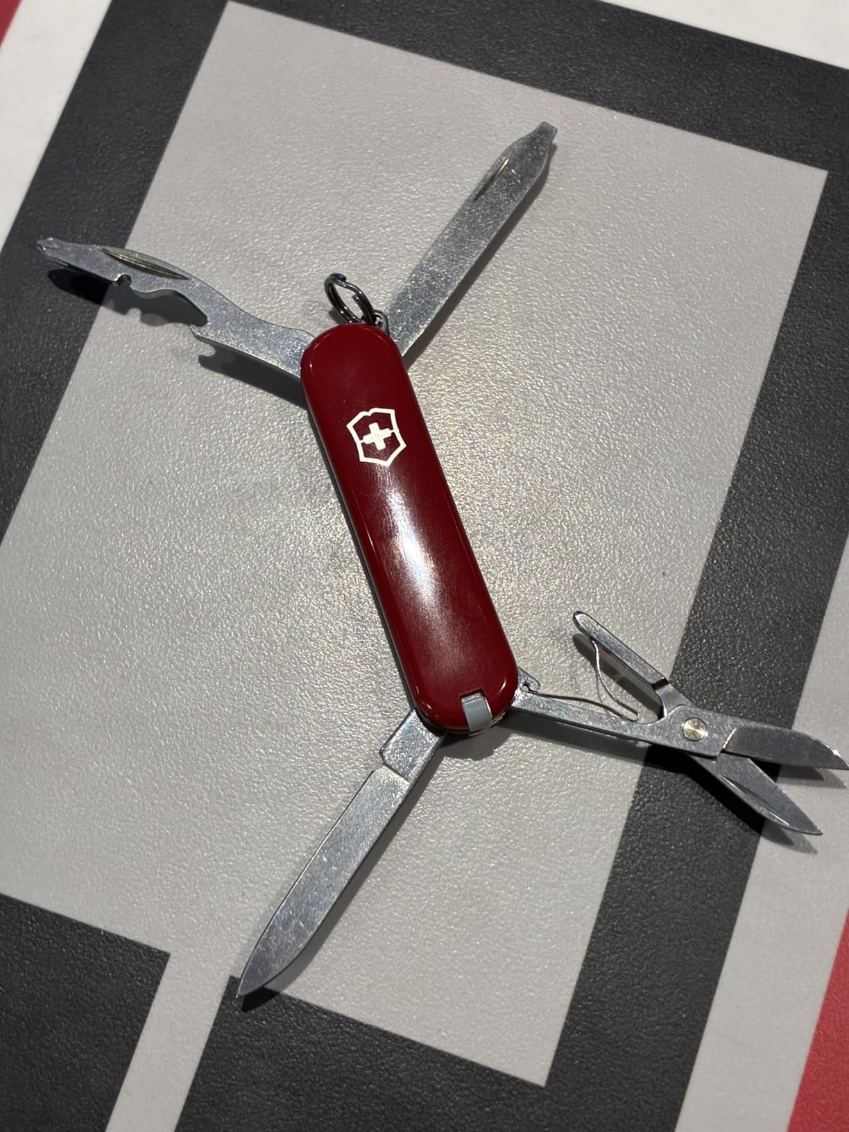 Victorinox Rambler Swiss Army Knife, 10-Function Pocket Knife, Red customer photo 2