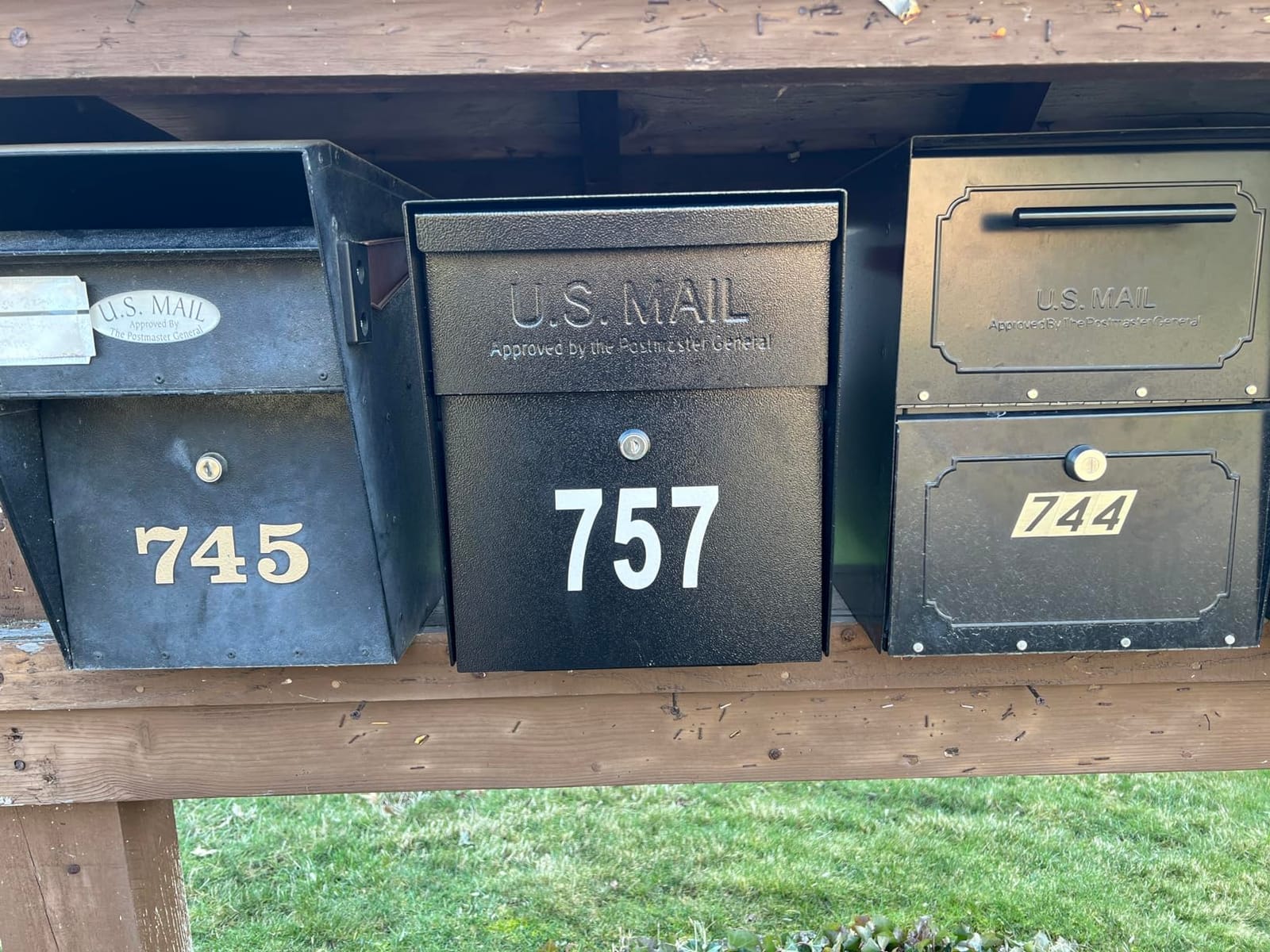 Mail Boss Large Capacity Locking Curbside Post Mount Mailbox, USPS Approved customer photo 2