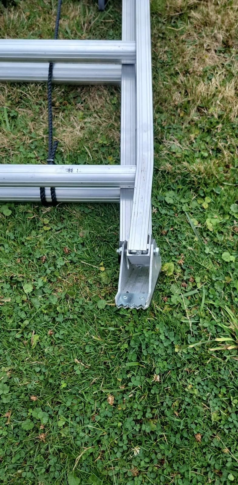 Louisville Ladder 28-foot Aluminium Extension Ladder, 300-Pound Load Capacity, Type IA, AE2228 customer photo 1