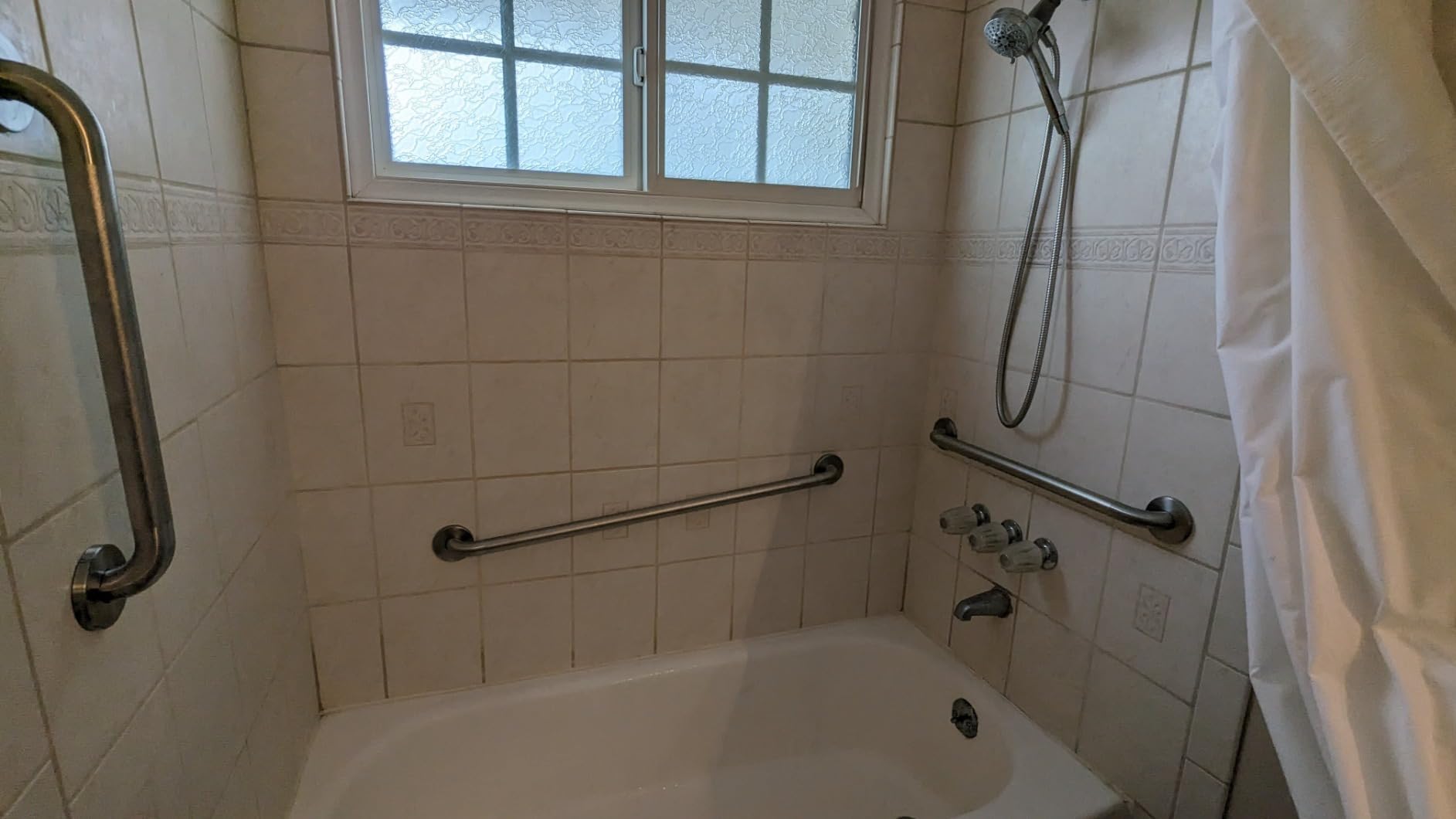 Moen Bathroom Safety 12-Inch Peened Textured Grip Stainless Steel Bathroom Grab Bar with Concealed Screws, Shower Handles for Elderly, R8712P customer photo 2