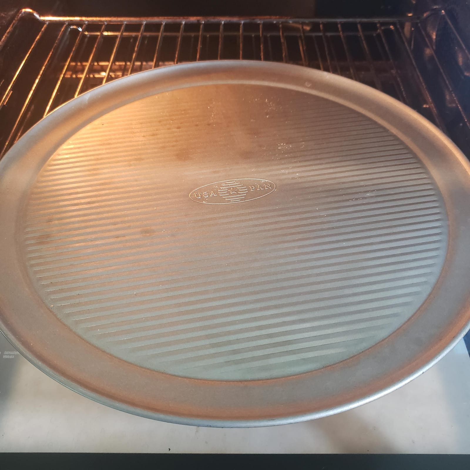 USA Pan Bakeware Aluminized Steel Pizza Pan, 12-Inch customer photo 1