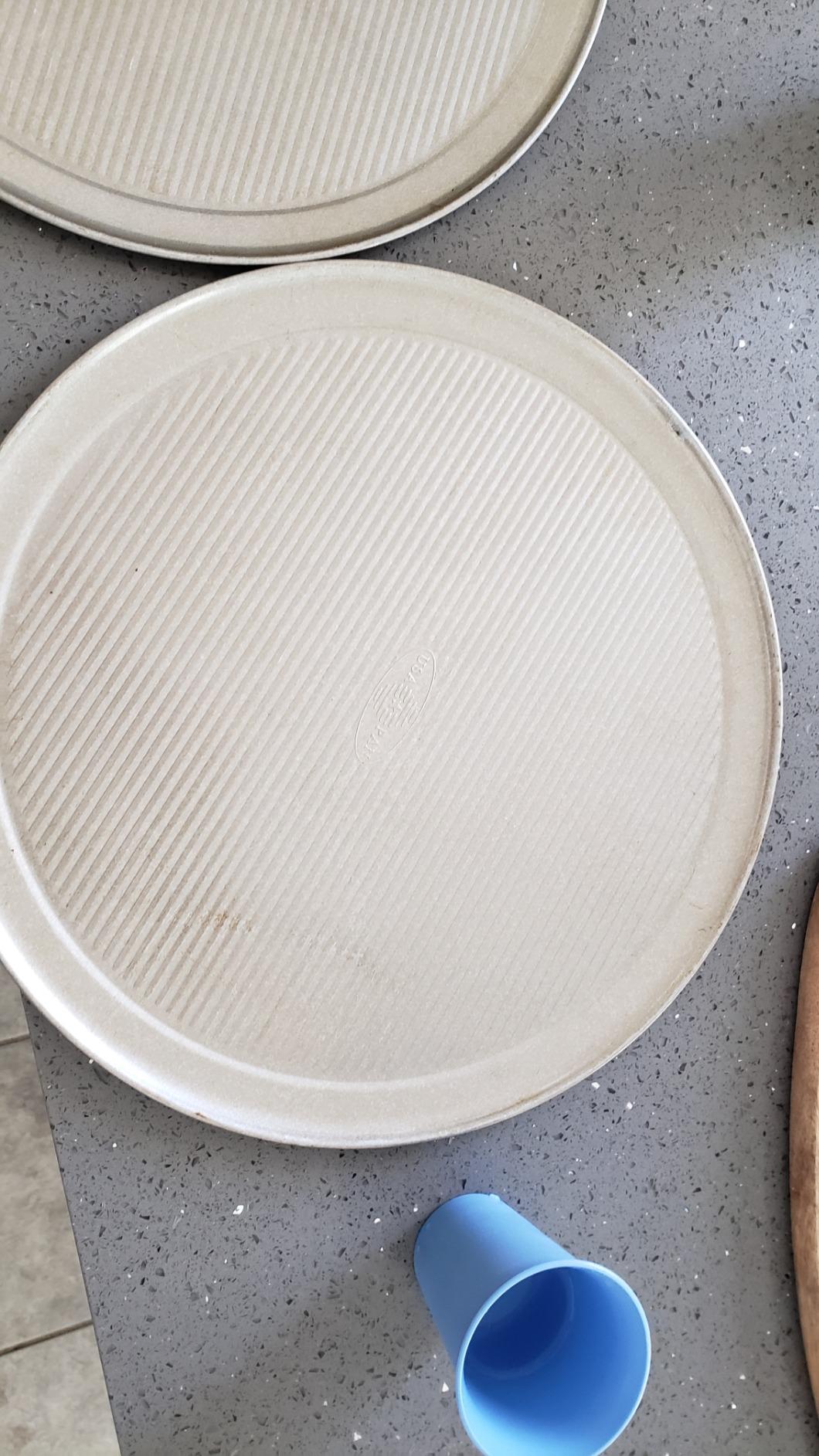 USA Pan Bakeware Aluminized Steel Pizza Pan, 12-Inch customer photo 2