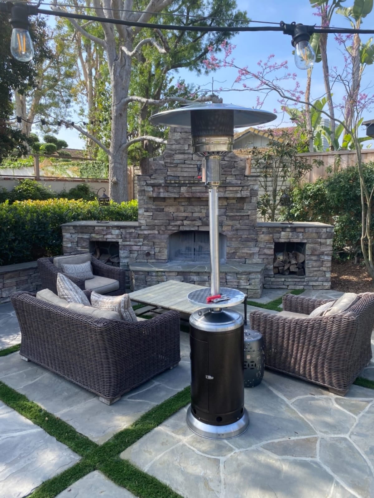Hiland HLDS01-SSHGT 48,000 BTU Propane Patio Heater with Wheels and Table, Large, Hammered Bronze/SS customer photo 1