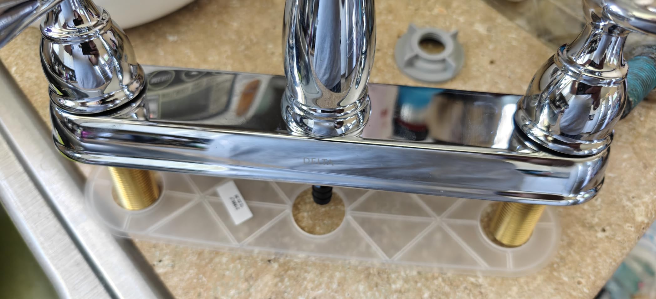 Delta Windemere Chrome Kitchen Faucet with Side Sprayer, Traditional 4 Hole Kitchen Sink Faucet, Two-Handle, Chrome 21996LF customer photo 1