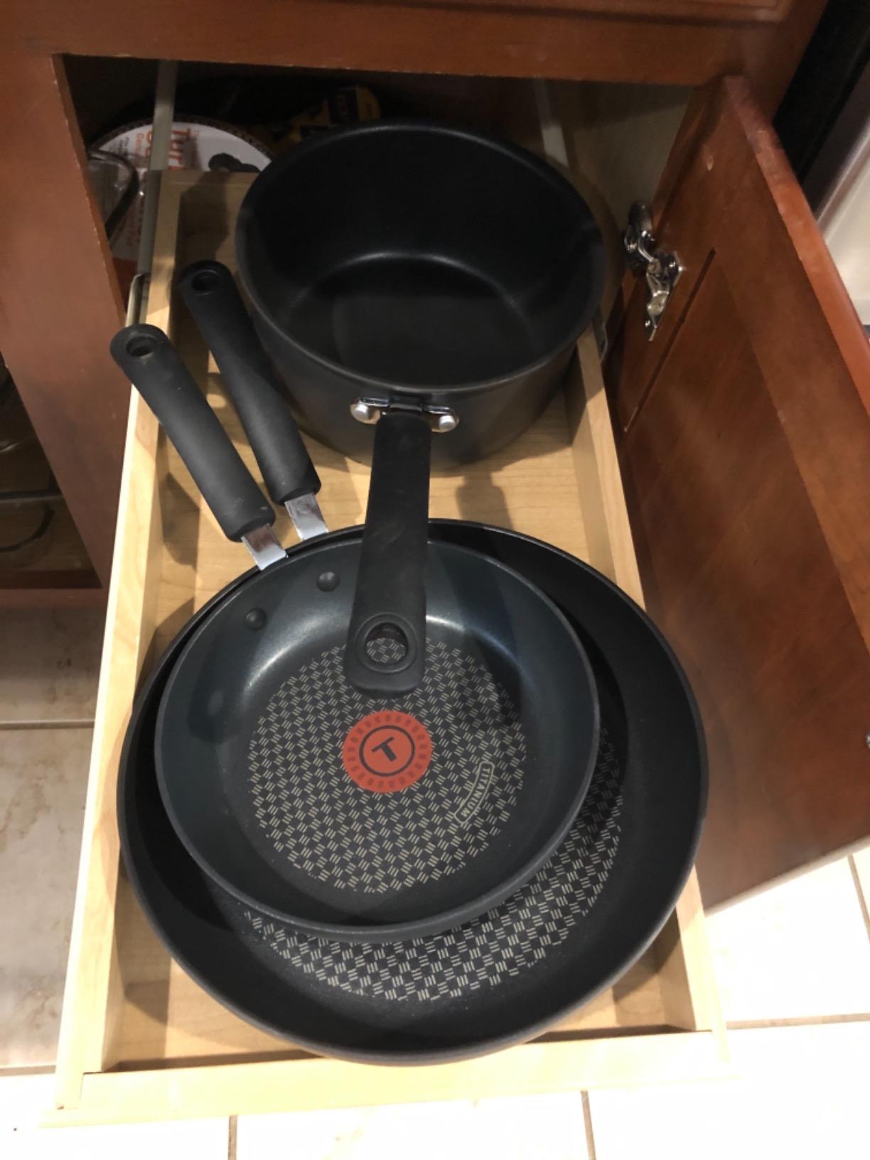 T-fal Ultimate Hard Anodized Nonstick Cookware Set 12 Piece, Oven Broiler Safe 400F, Lid Safe 350F, Kitchen Cooking Set w/Fry Pans, Saucepans, Dutch Oven, Pots and Pans, Dishwasher Safe, Onyx customer photo 1