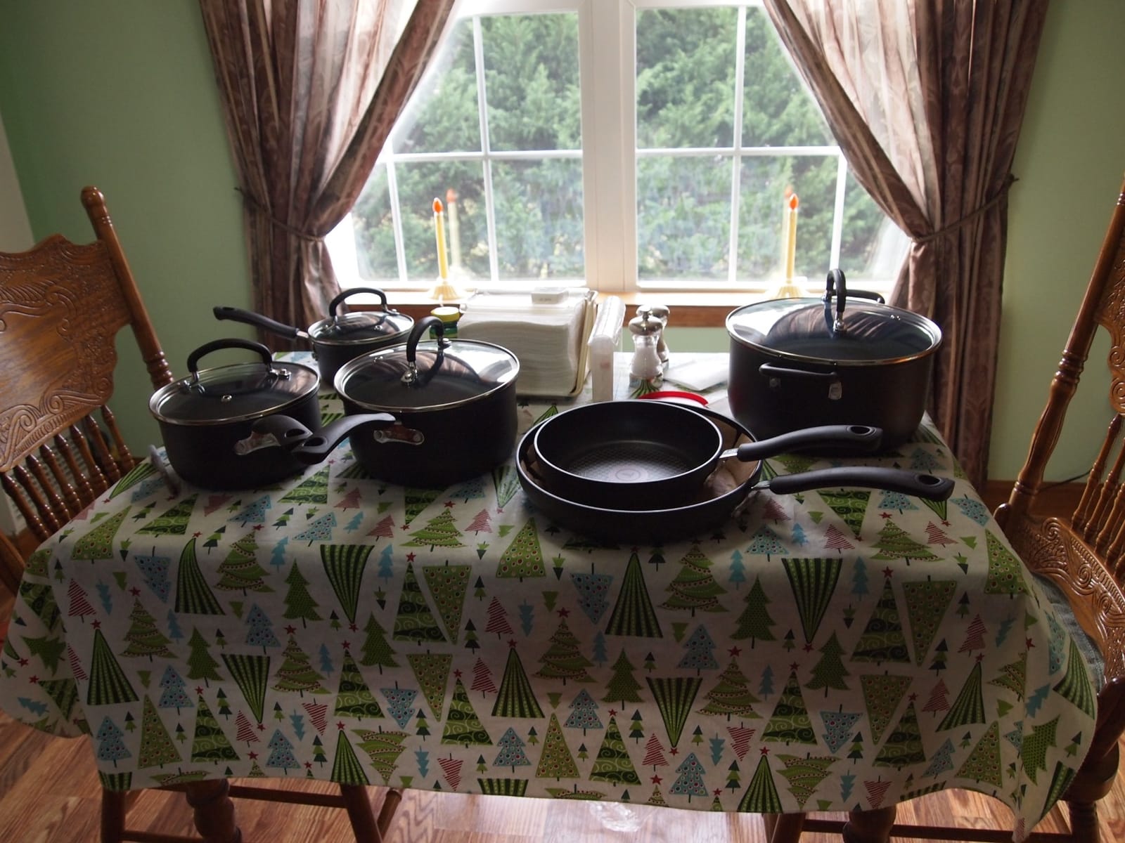 T-fal Ultimate Hard Anodized Nonstick Cookware Set 12 Piece, Oven Broiler Safe 400F, Lid Safe 350F, Kitchen Cooking Set w/Fry Pans, Saucepans, Dutch Oven, Pots and Pans, Dishwasher Safe, Onyx customer photo 2