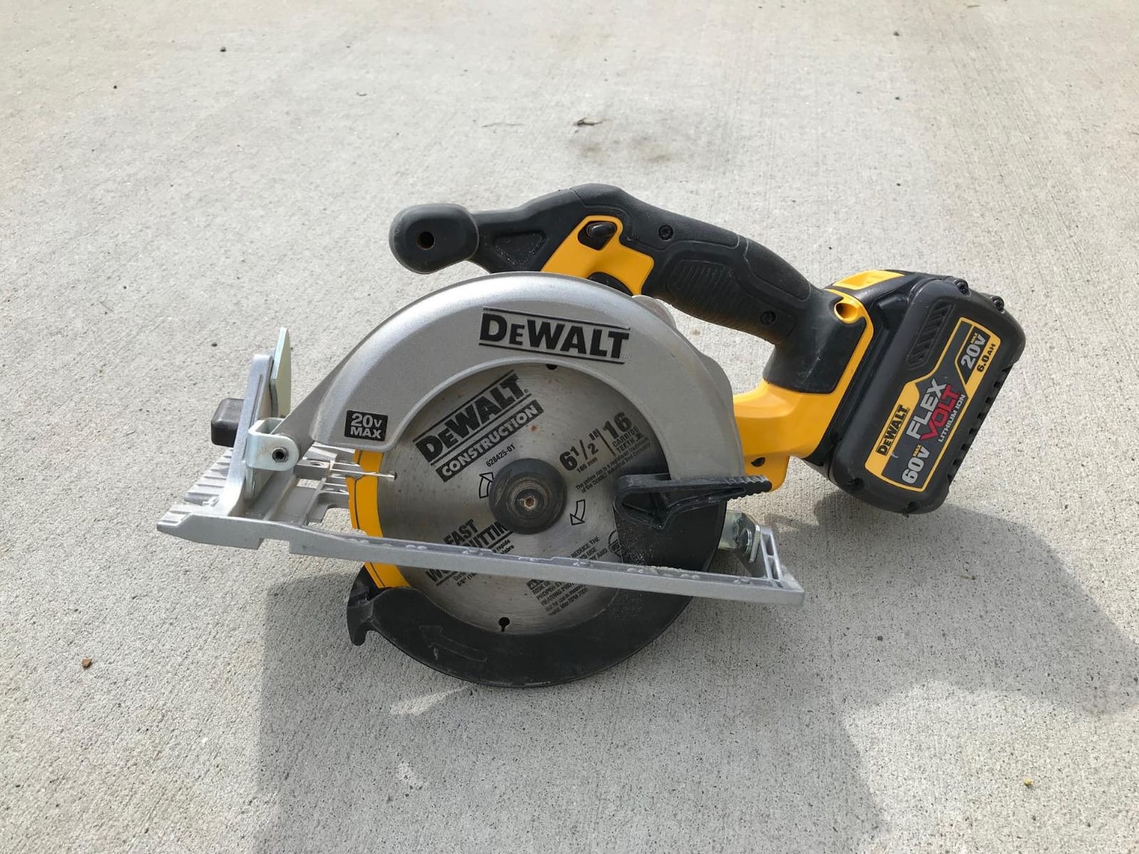 DEWALT 20V MAX Circular Saw, Cordless Sidewinder Style Portable, 6-1/2-Inch Blade, 5150 RPM, 0-50 Degree Bevel Capability, Battery Not Included (DCS391B) customer photo 1