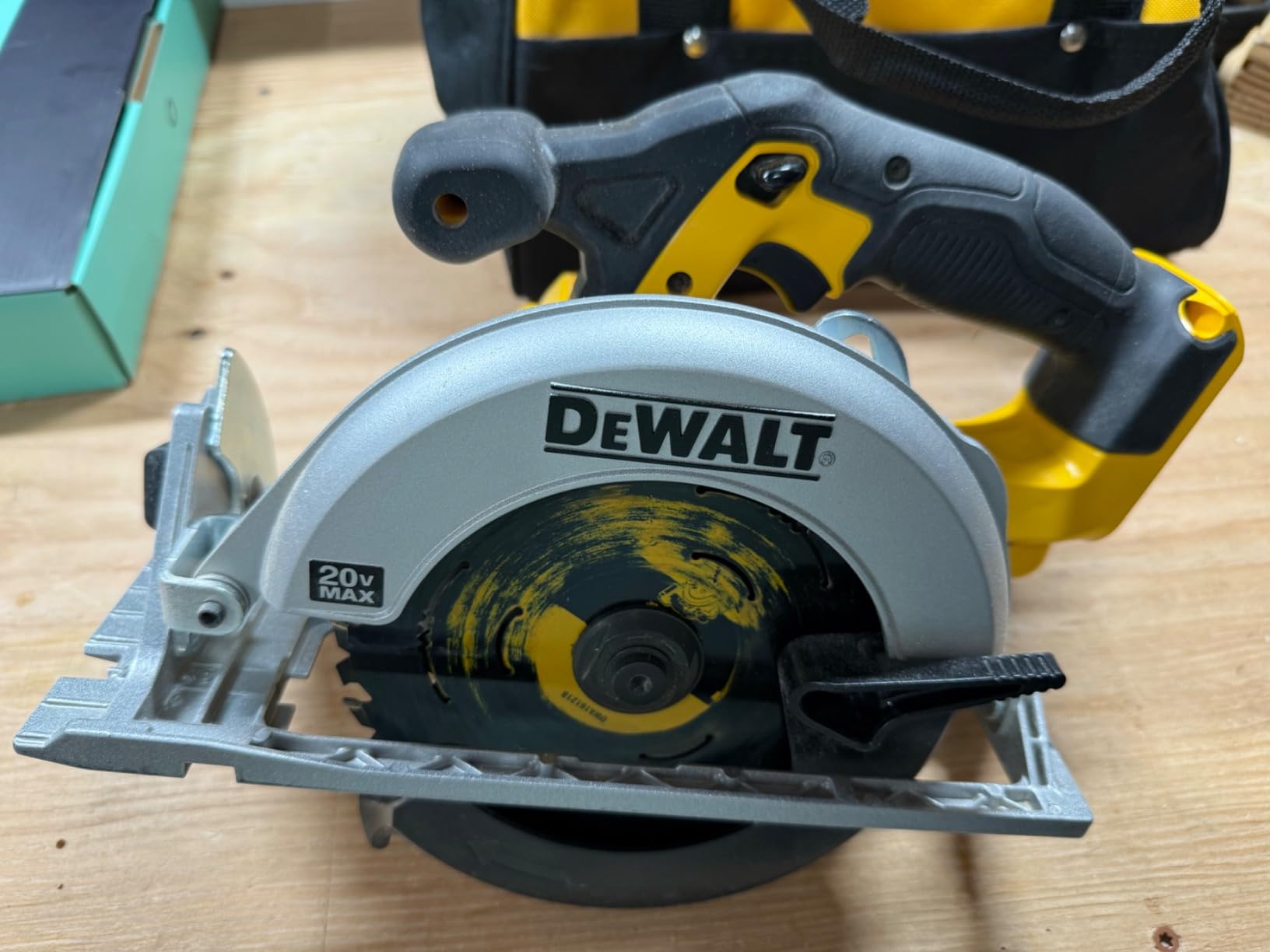 DEWALT 20V MAX Circular Saw, Cordless Sidewinder Style Portable, 6-1/2-Inch Blade, 5150 RPM, 0-50 Degree Bevel Capability, Battery Not Included (DCS391B) customer photo 2