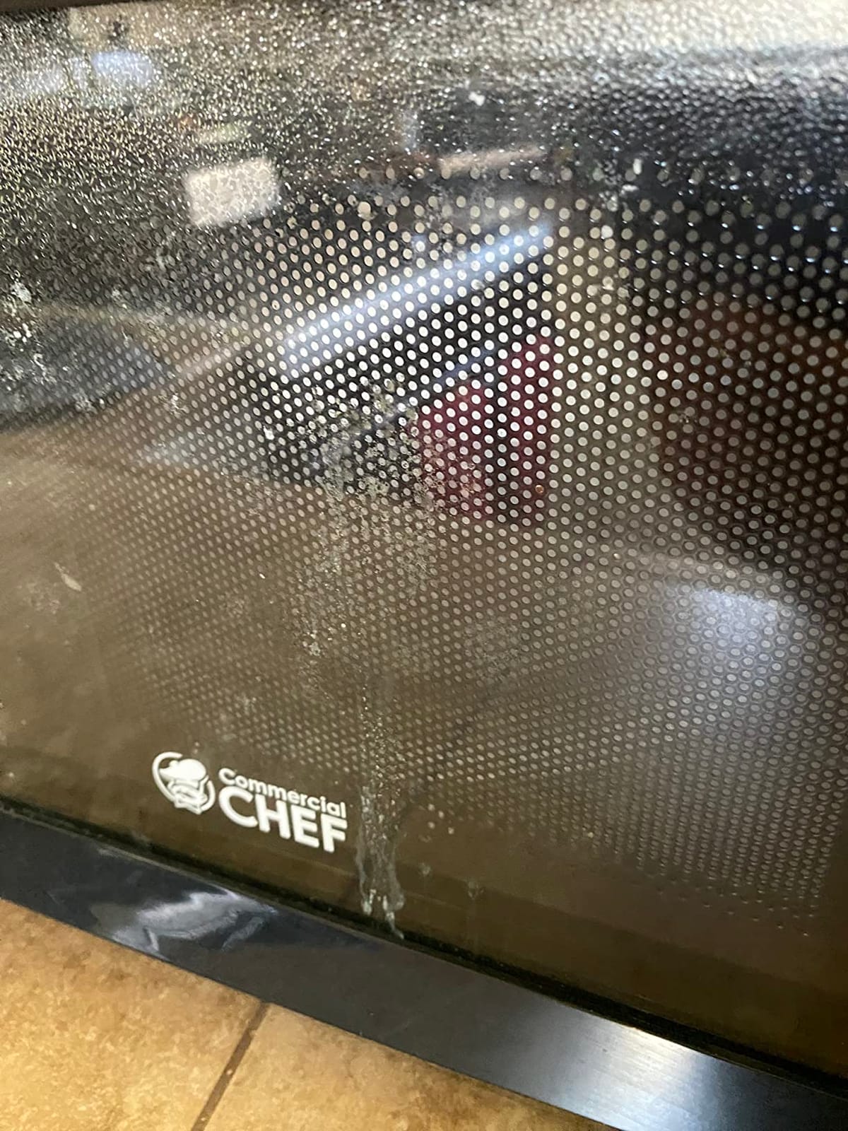 Commercial Chef 0.6 Cu. Ft. Countertop Microwave Oven, Mechanical Dial Controls, 700W, Pull Handle Door, 6 Power Levels, CHM660W, White customer photo 1