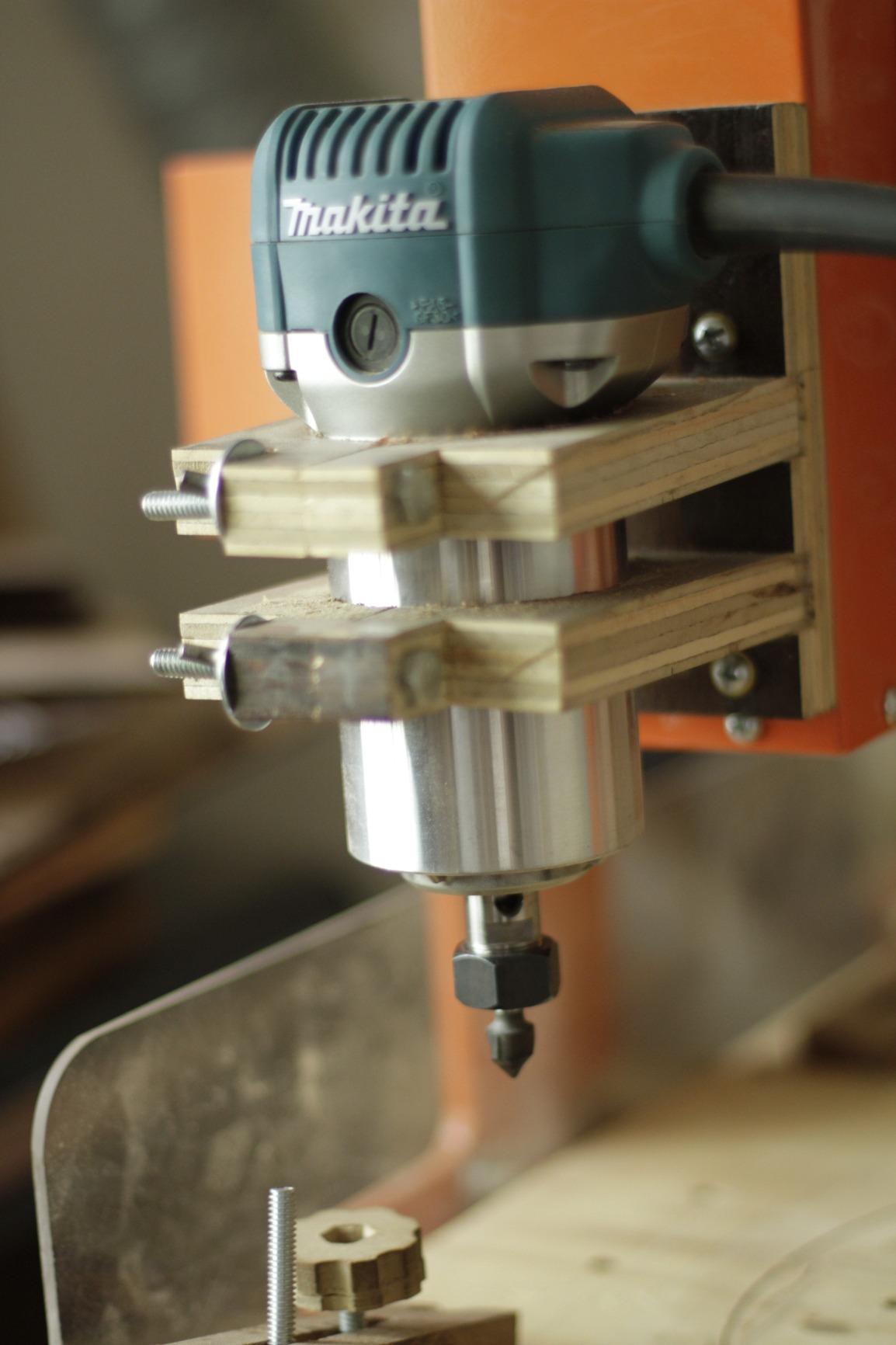 Makita RT0701C 1-1/4 HP Compact Router, Fixed Base customer photo 1