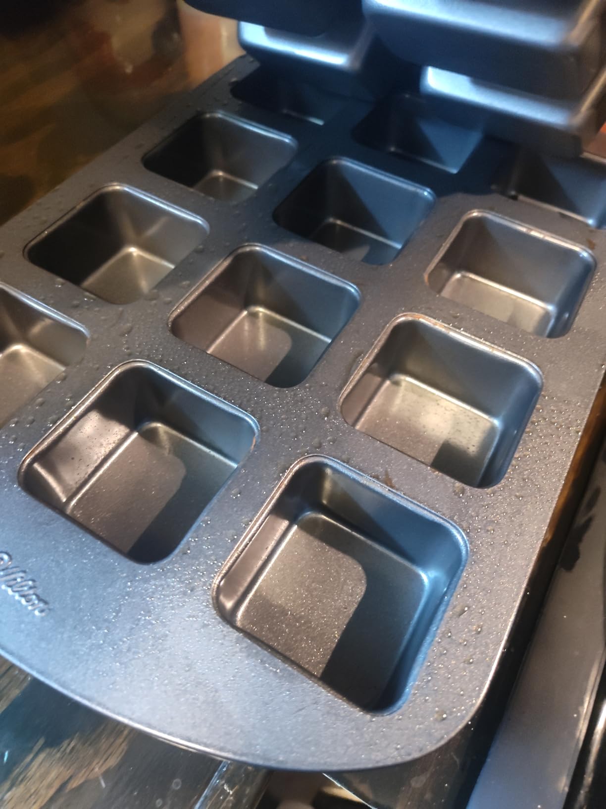 Wilton Gold Non-Stick Mini Loaf Pan, 8-Cavity customer photo 1