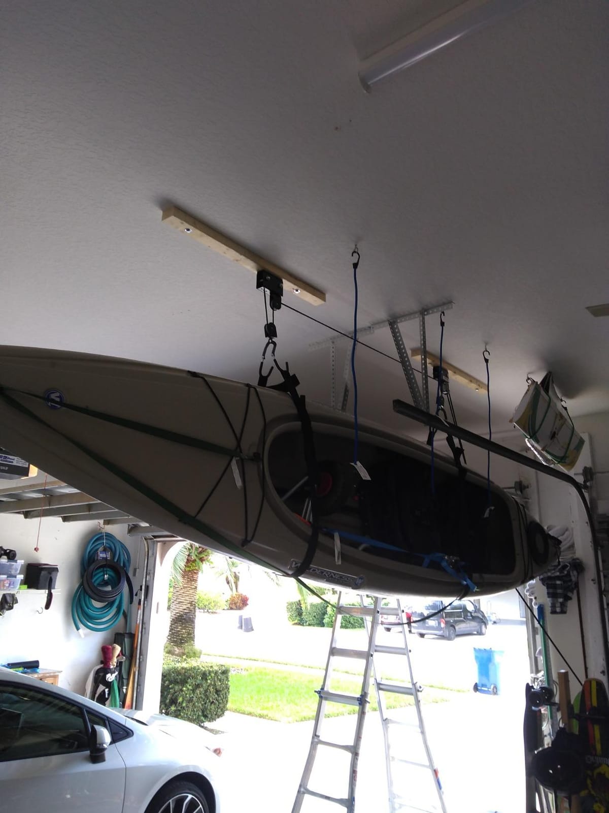 Extreme Max 3004.0204 Kayak/Canoe/Bike/Ladder Hoist & Lift for Storage in Shop or Garage - 120 lb. Capacity,Black customer photo 1