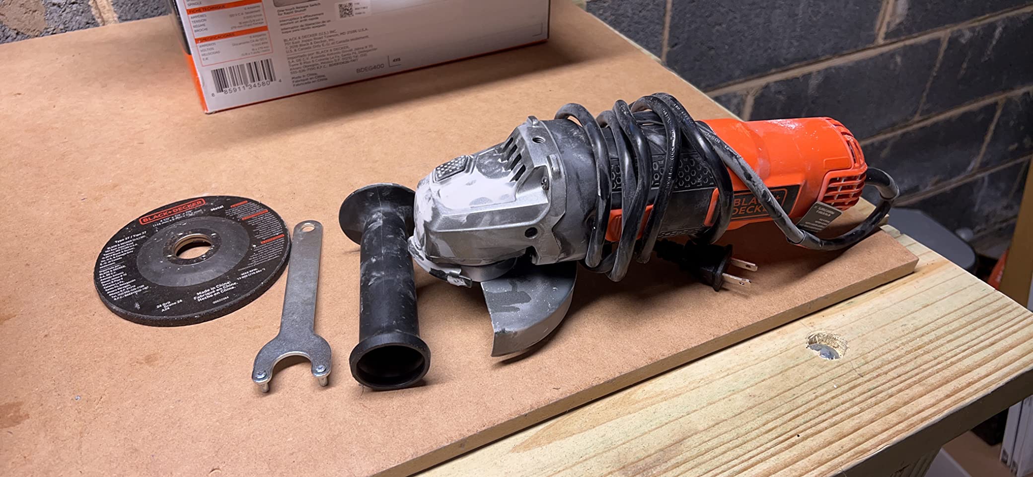 BLACK+DECKER Angle Grinder Tool, 4-1/2-Inch, 6.5-Amp (BDEG400) customer photo 2