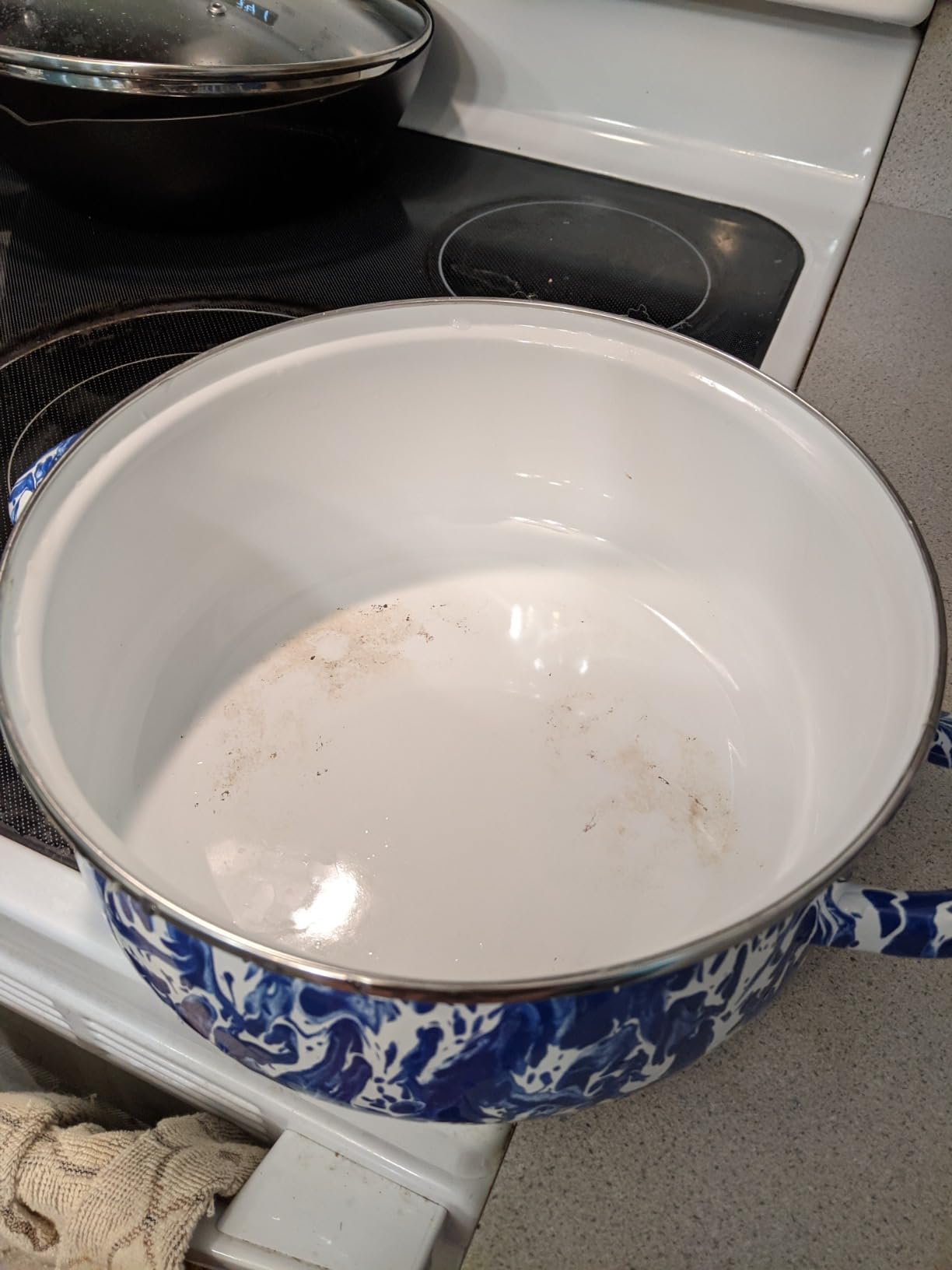 Golden Rabbit Enamelware Dutch Oven, 4 quart, Taupe Swirl customer photo 1