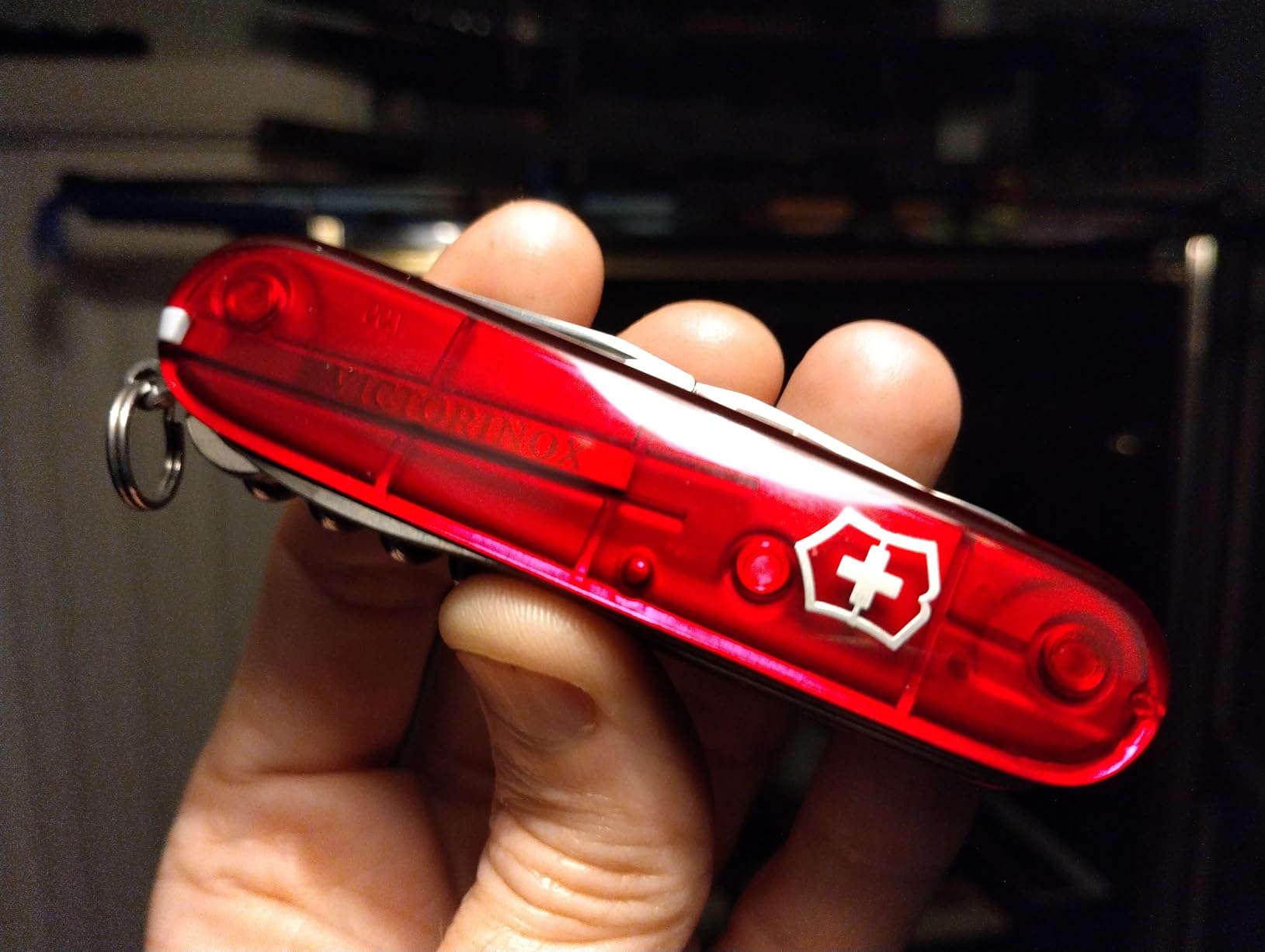 Victorinox Huntsman Swiss Army Knife, 15 Functions, Swiss Made Pocket Knife with Large Blade, Screwdriver, Scissors and Wood Saw - Red customer photo 1