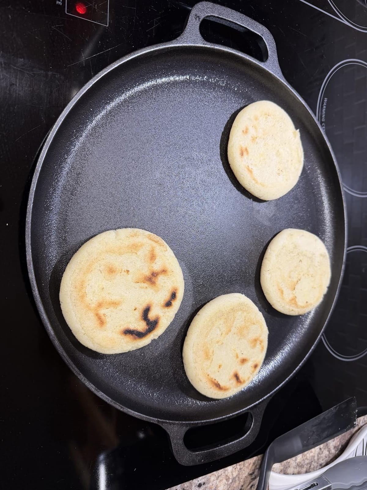 Home-Complete Cast Iron Pizza Pan with Dual Handles, 14 inch | Round Pizza Pan for Oven, Stovetop, Grill, or Campfires, Nonstick Griddle with Dual Handles customer photo 2