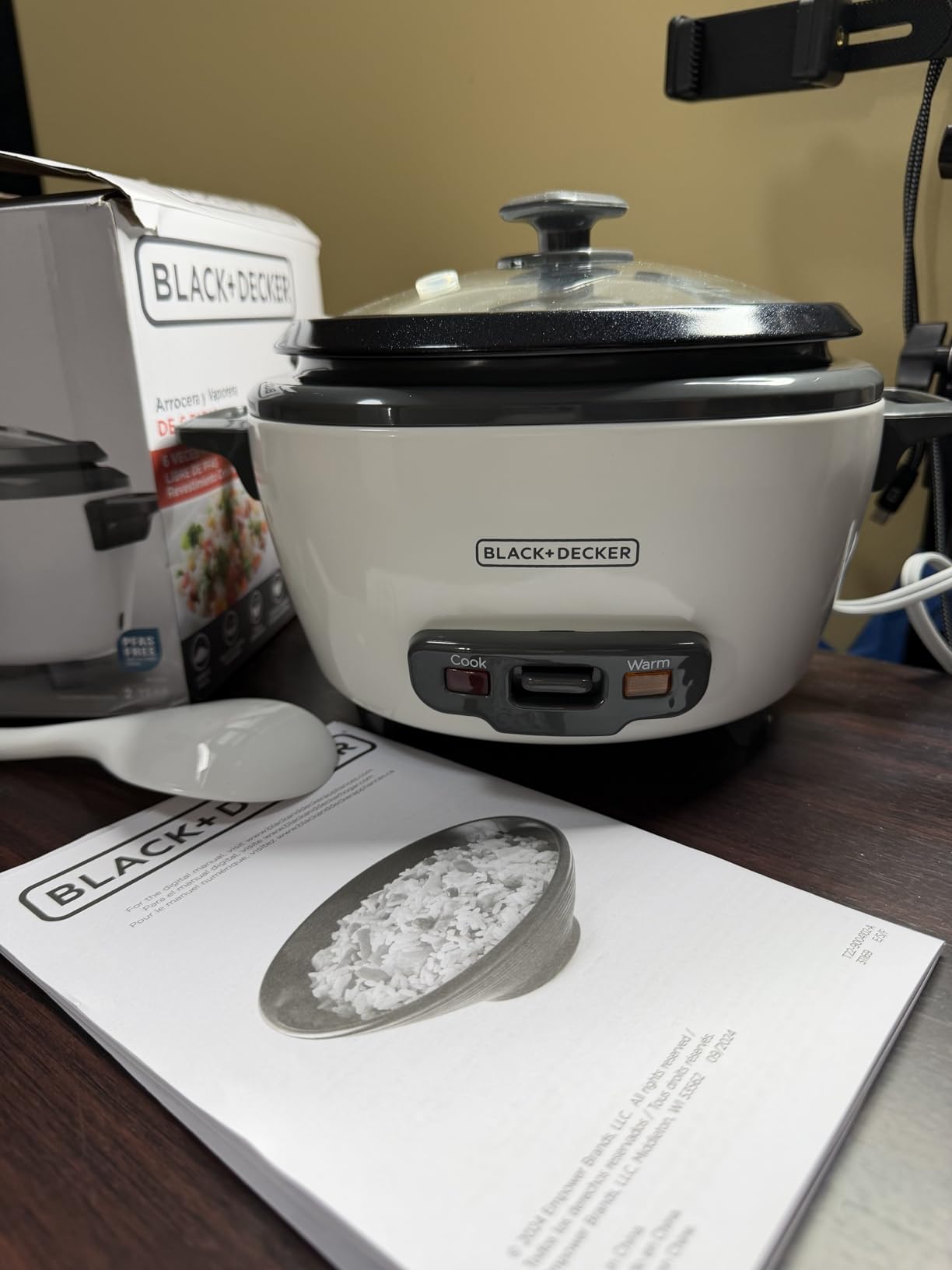 BLACK+DECKER 6-Cup Rice Cooker with Steaming Basket | Cooks up to 6 cups of rice with automatic keep warm, steaming basket and removable nonstick bowl. customer photo 2