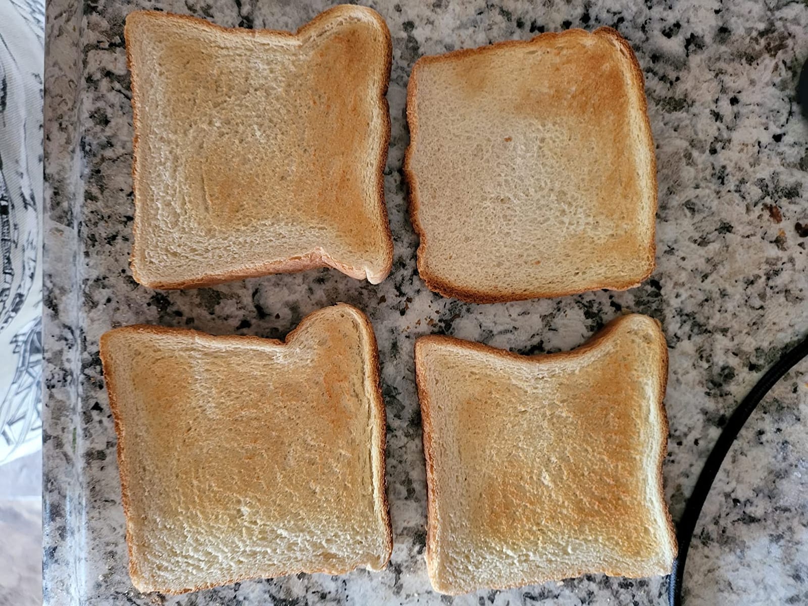 BLACK+DECKER 4-Slice Toaster with Extra-Wide Slots customer photo 1