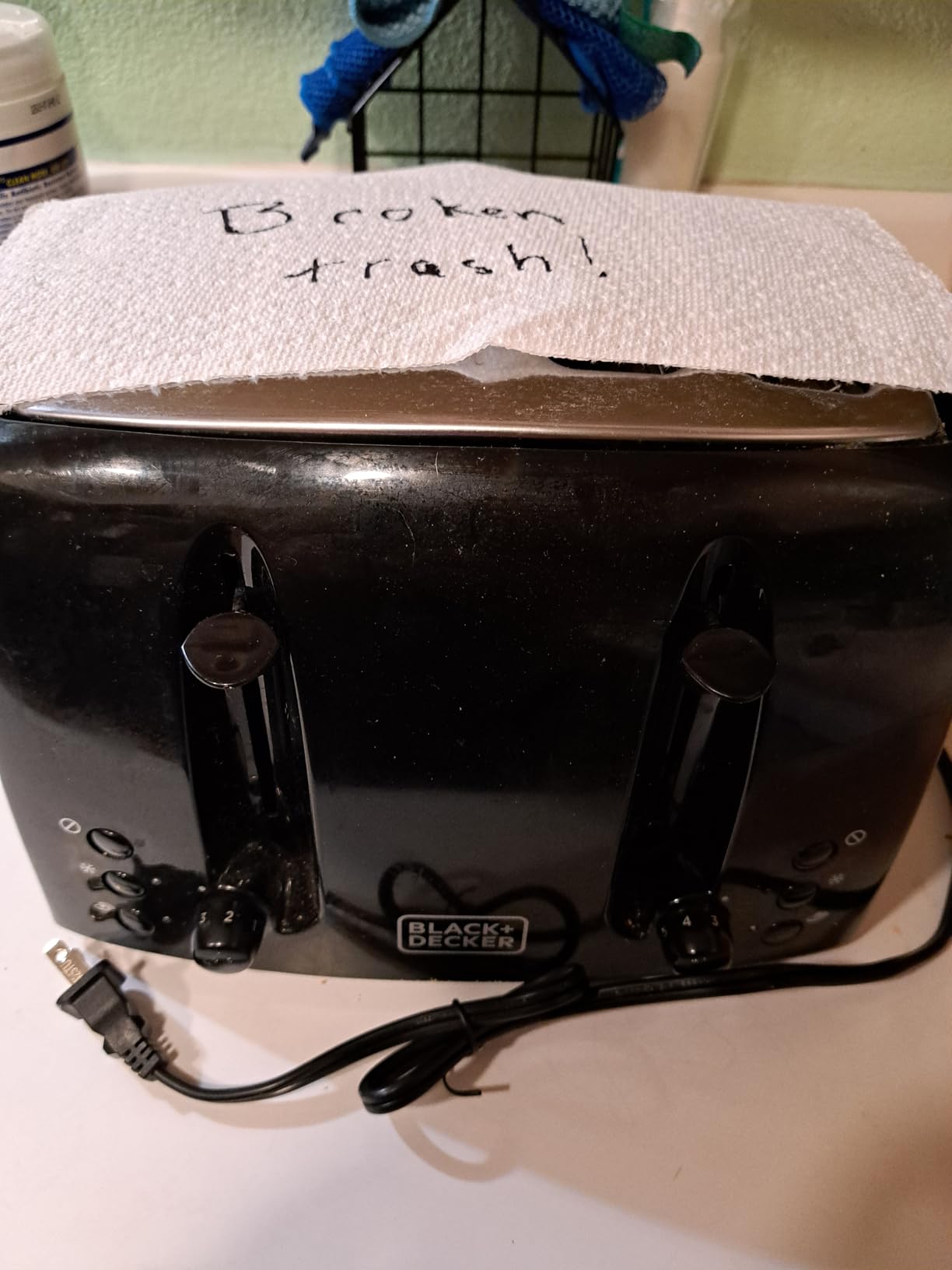 BLACK+DECKER 4-Slice Toaster with Extra-Wide Slots customer photo 2