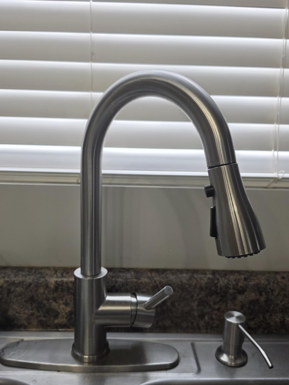 WEWE High-Arc Pull-Down Kitchen Faucet, Brushed Nickel, 3-Mode Sprayer | Soft Silicone Nozzles, Easy to Rub Clean, 360° Swivel, 20-Inch Pull-Down Reach, SUS 304, 1- or 3-Hole Fit, Ceramic Cartridge customer photo 1