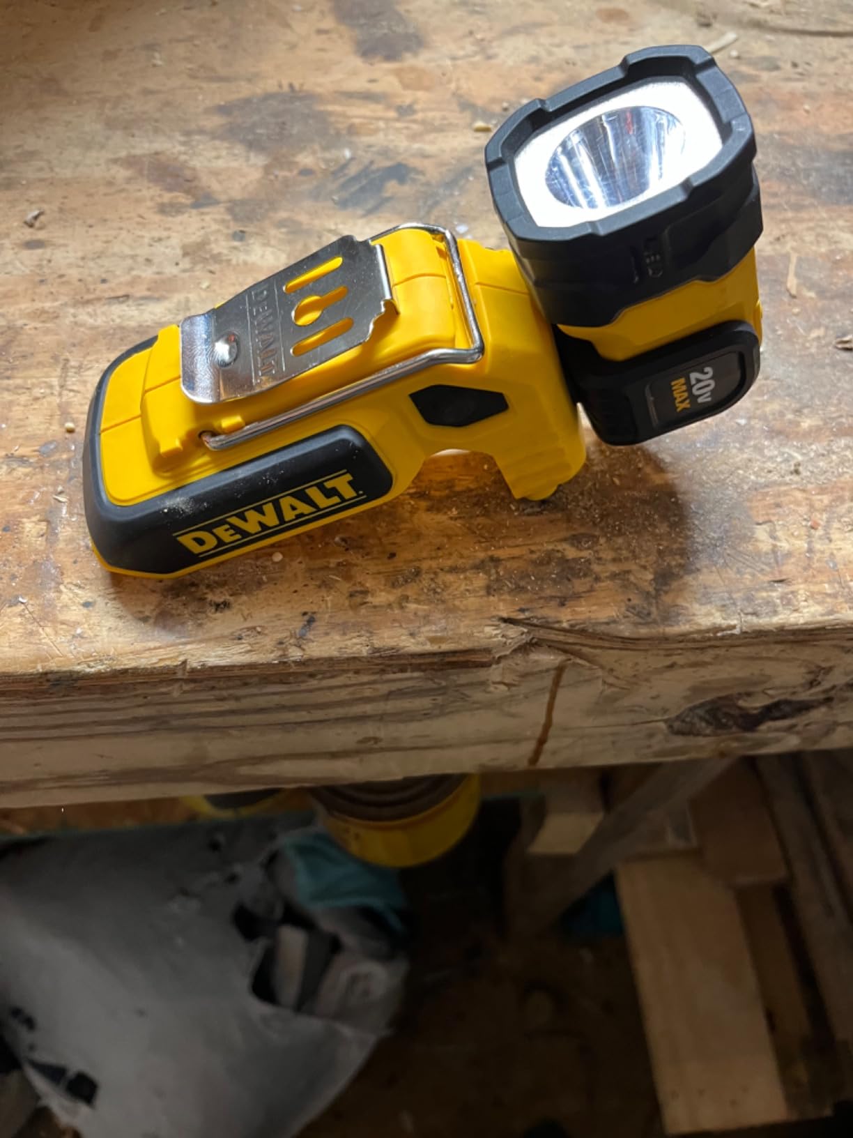 DEWALT 20V MAX LED Work Light Rechargeable, LED Flashlight, Magnetic Flashlight, Freestanding and Clip-On Light, 360 degree pivoting Head, Tool Only (DCL044) customer photo 1