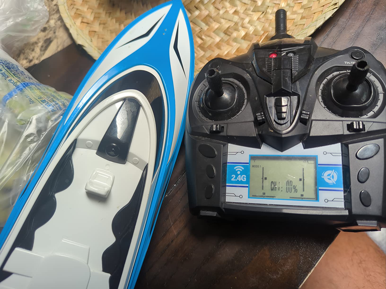 Force1 Velocity Blue Fast RC Boat- Remote Control Boats for Adults and Kids, Underwater Speed Racing Mini RC Boats for Pools and Lakes, 2.4GHZ Transmitter, 2 Rechargeable Batteries, Low Battery Alert customer photo 2