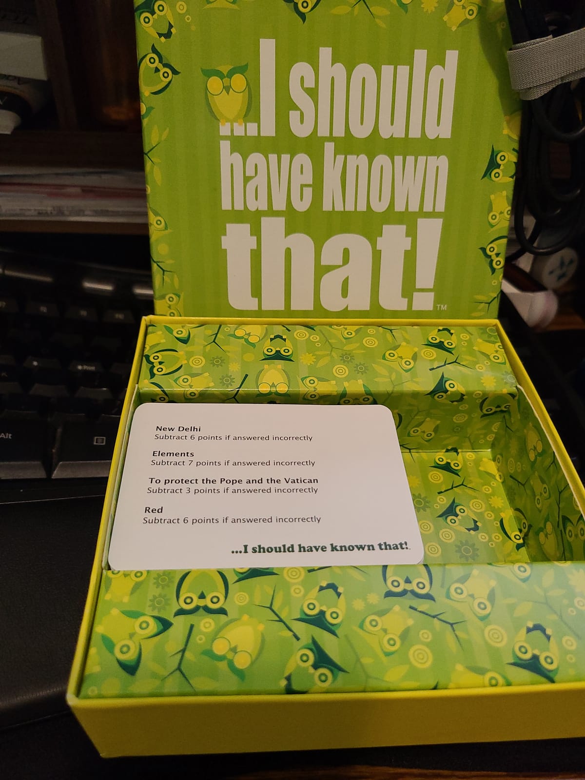 I should have known that! - A Trivia Game About Things You Oughta Know, Green customer photo 2