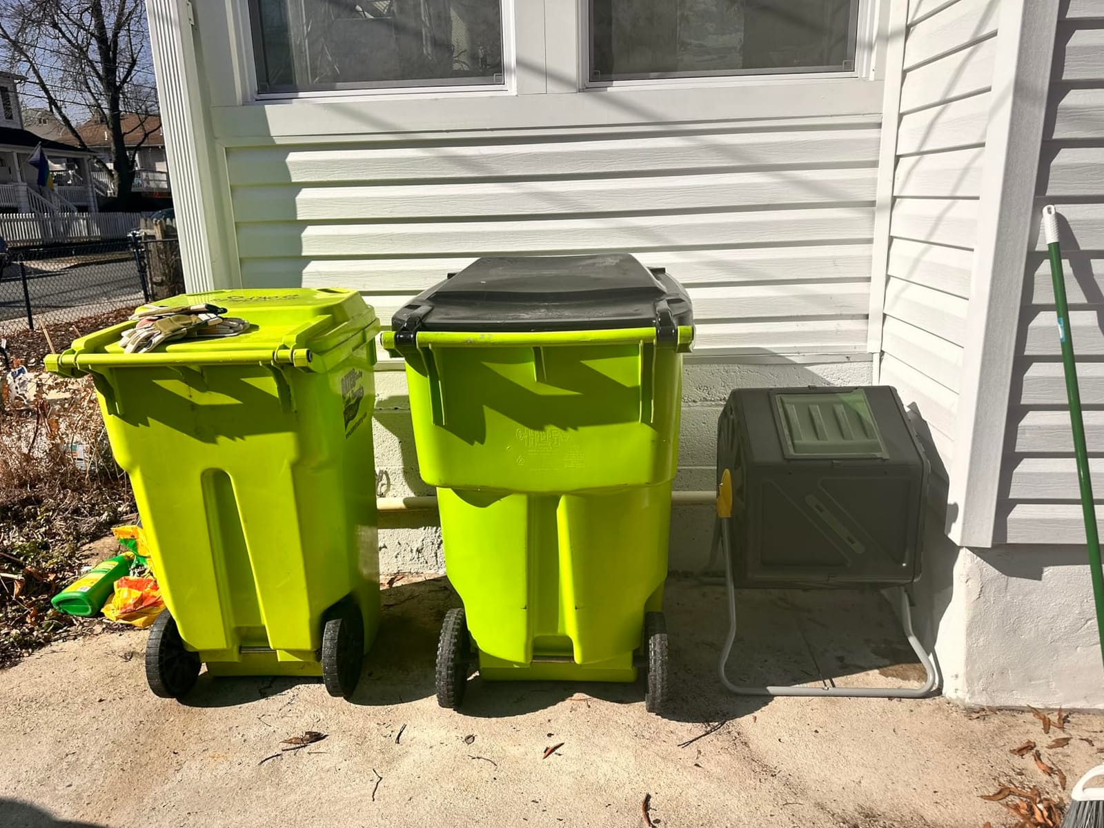 Miracle-Gro Dual Chamber Compost Tumbler – Easy-Turn, Heavy-Duty Outdoor Bin Composter with 2 Sliding Doors (2x18.5 Gal/70L customer photo 1
