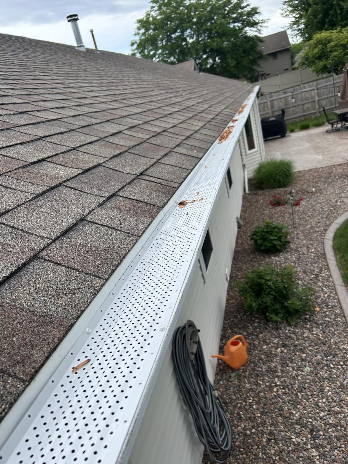 LeafTEK Heavy-Duty Aluminum Gutter Guard System, Fits 5 in, 200 ft, Black customer photo 1