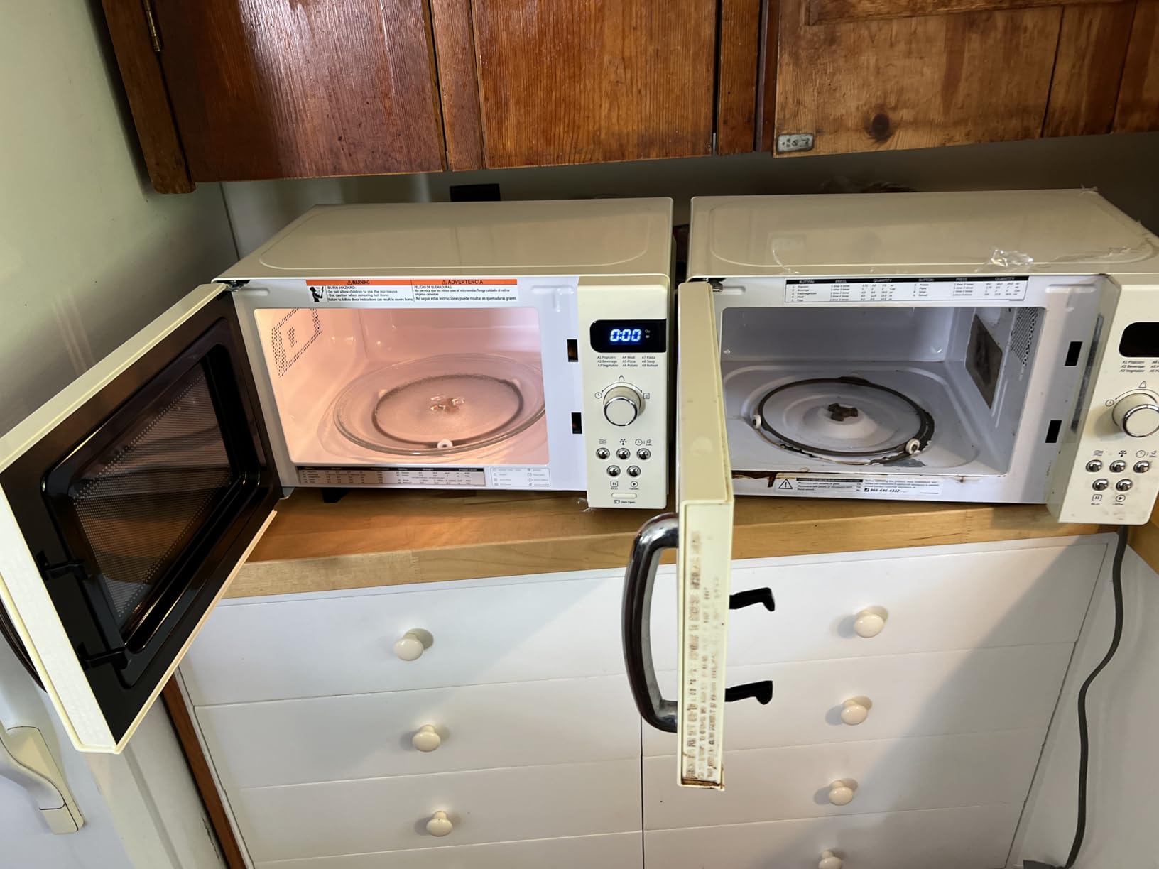 COMFEE' Countertop Microwave Oven, 0.7 Cu.Ft, 700W, Pearl White, ECO Mode, Sound On/Off, One-Touch Buttons, Child Lock customer photo 1