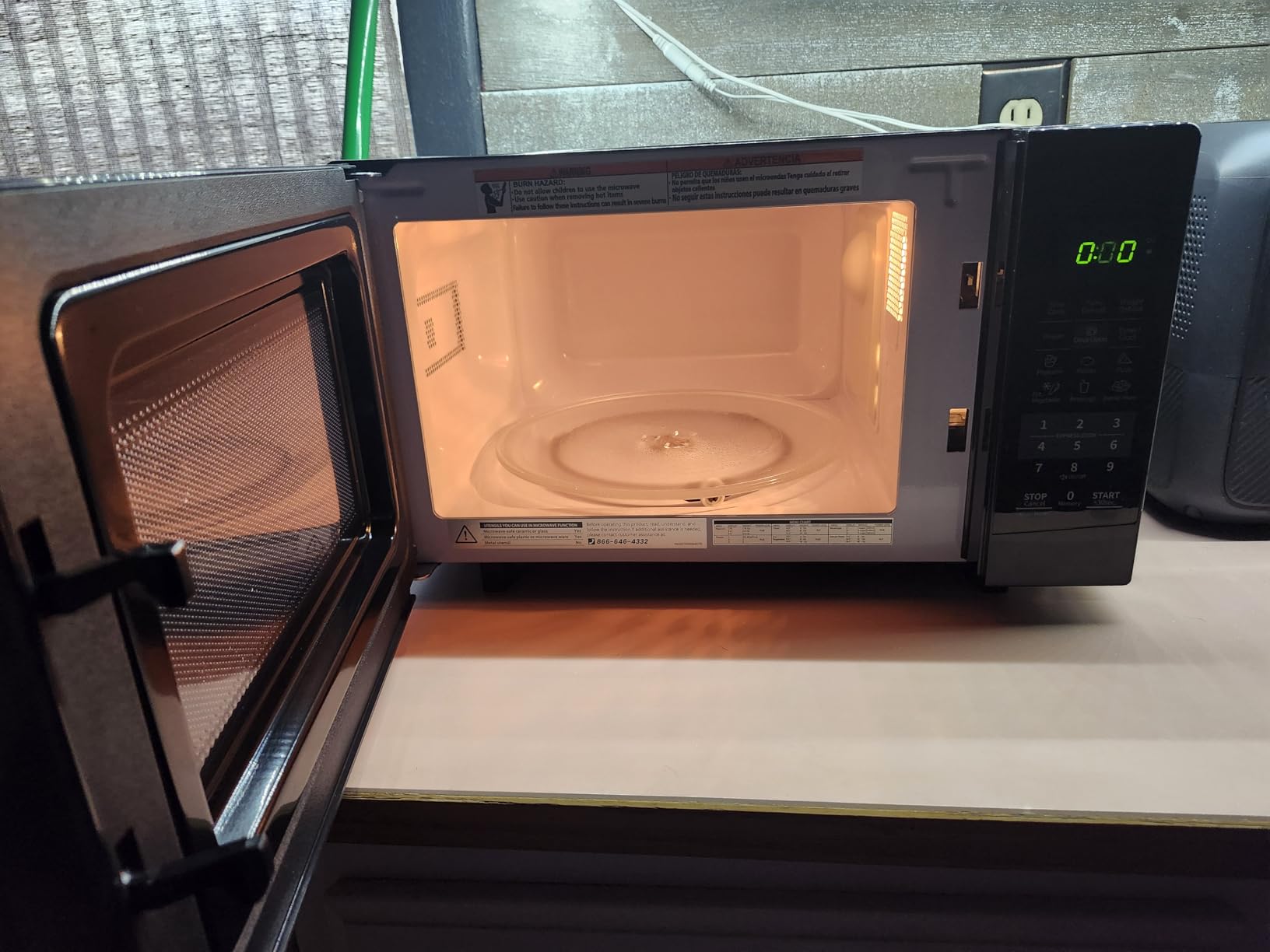 COMFEE' Countertop Microwave Oven, 0.7 Cu.Ft, 700W, Pearl White, ECO Mode, Sound On/Off, One-Touch Buttons, Child Lock customer photo 2