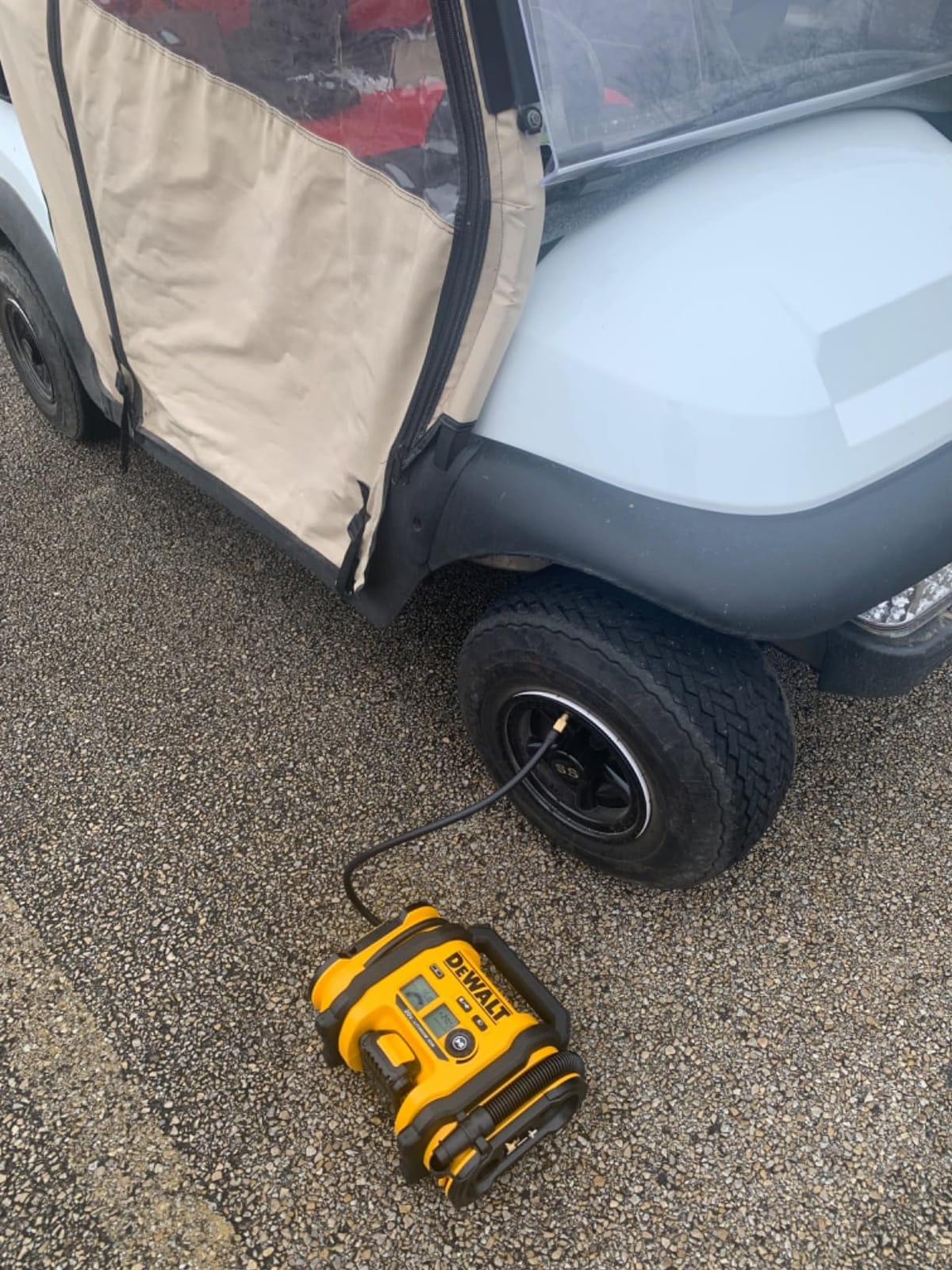DEWALT Tire Inflator Portable Air Compressor 20V MAX, Car Air Pump with Automatic Shut Off, LED Light, Tool Only (DCC020IB) customer photo 2