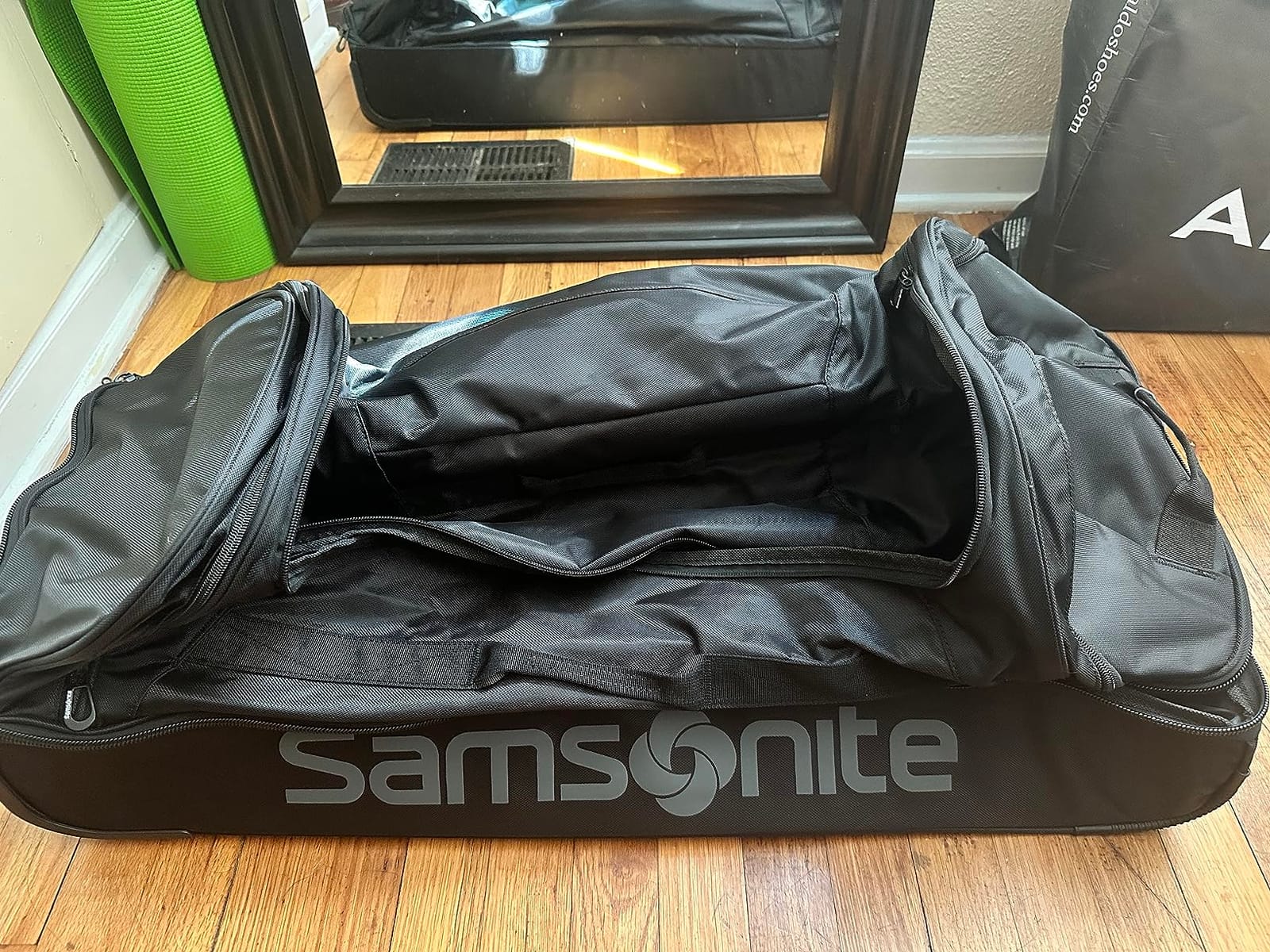 Samsonite Andante 2 Wheeled Duffel Bag - 32-Inch Durable Rolling Luggage with Inline Skate Wheels, Push-Button Handle & Spacious Compartments - Travel-Friendly and Lightweight - All Black customer photo 1